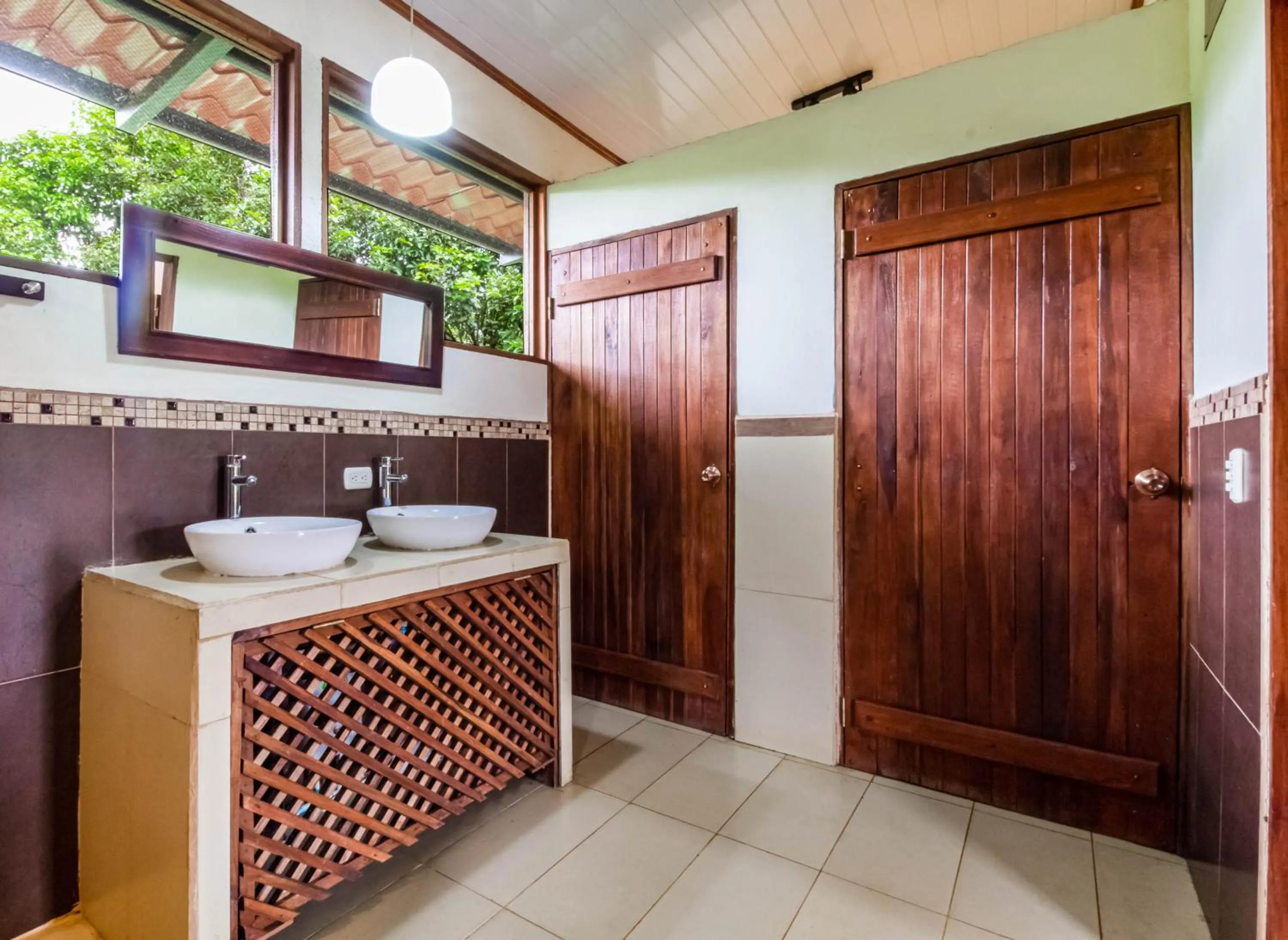 Bathroom in La Anita Rain Forest
