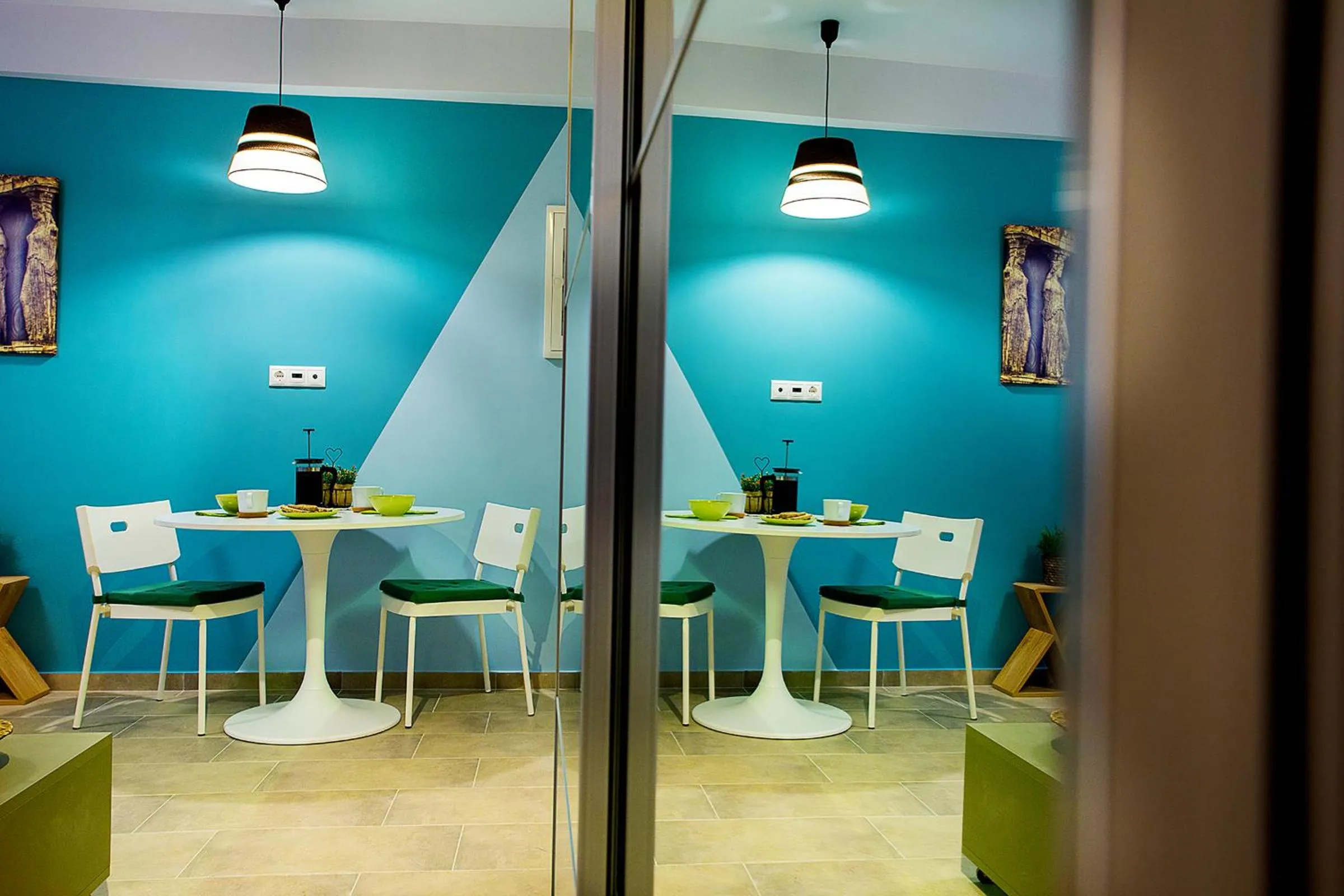 Dining area in Emerald Suite