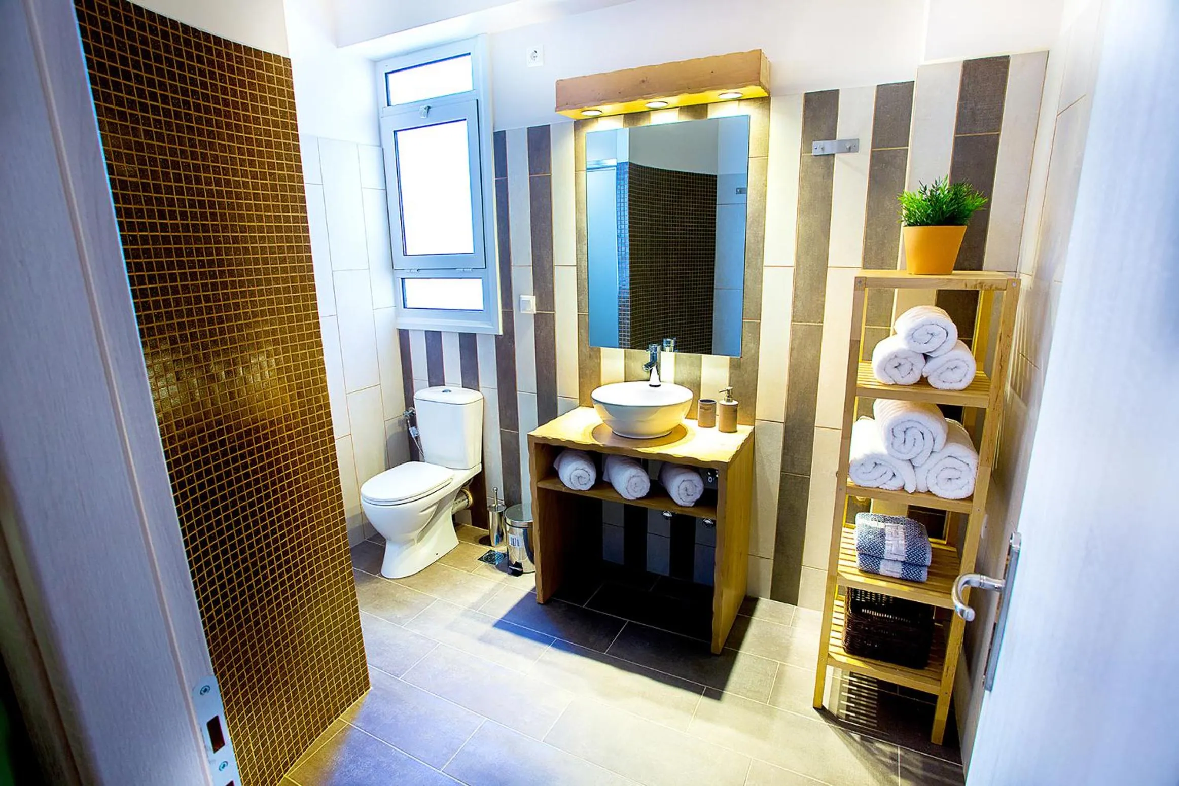 Shower in Emerald Suite