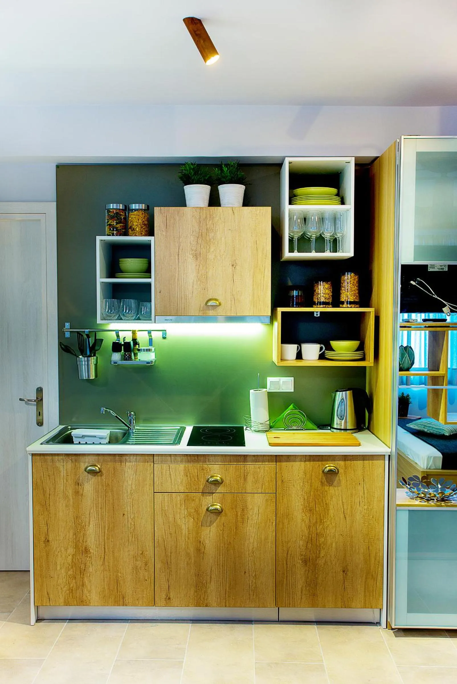Kitchen or kitchenette in Emerald Suite