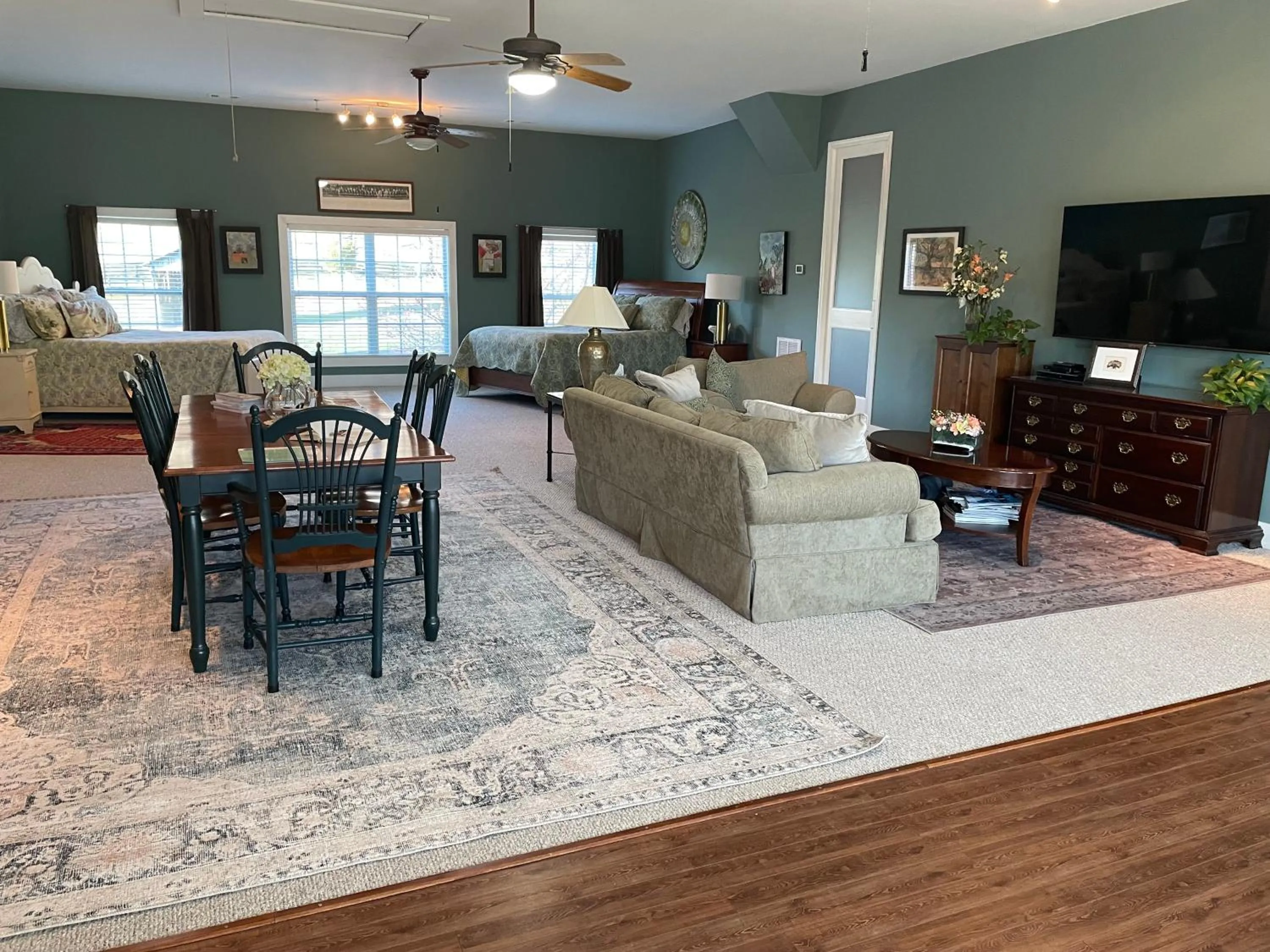 Living room in Full Circle Farm Inn