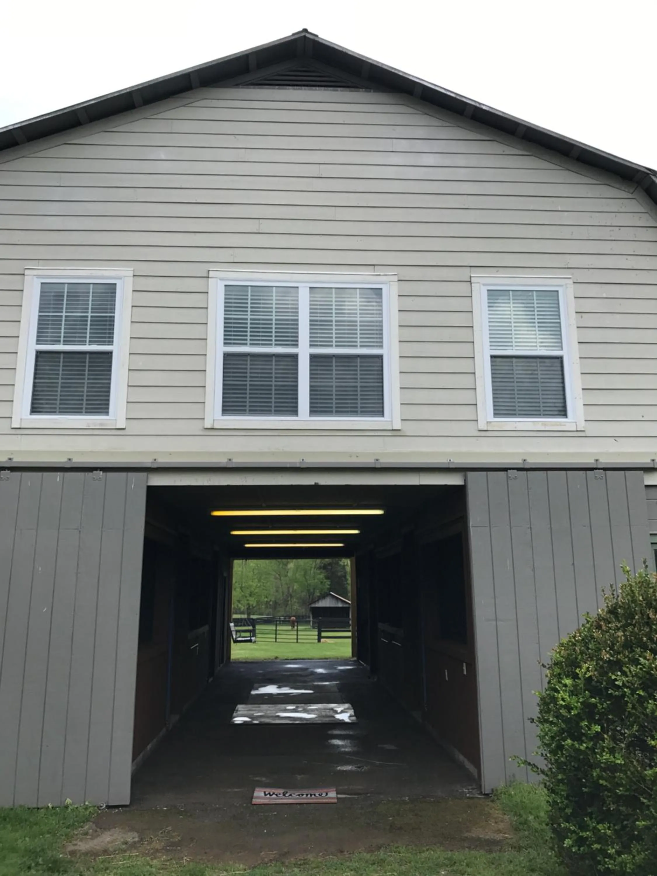 Facade/entrance in Full Circle Farm Inn