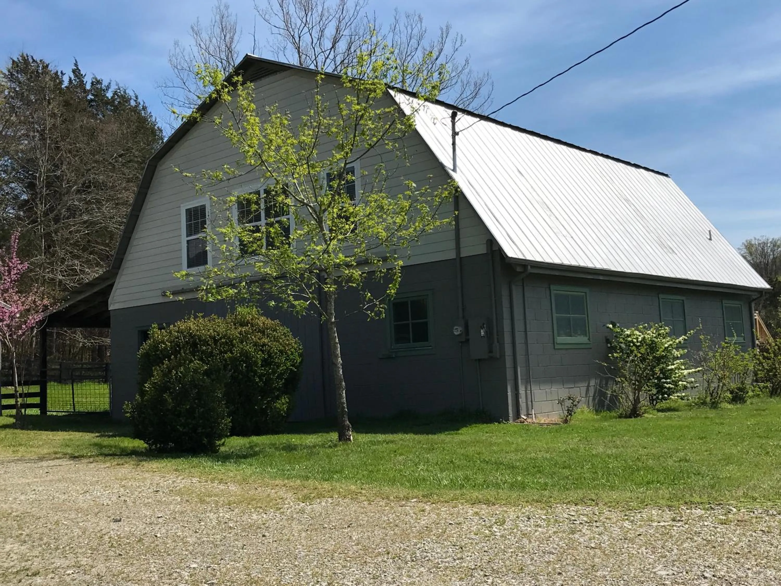 Facade/entrance in Full Circle Farm Inn