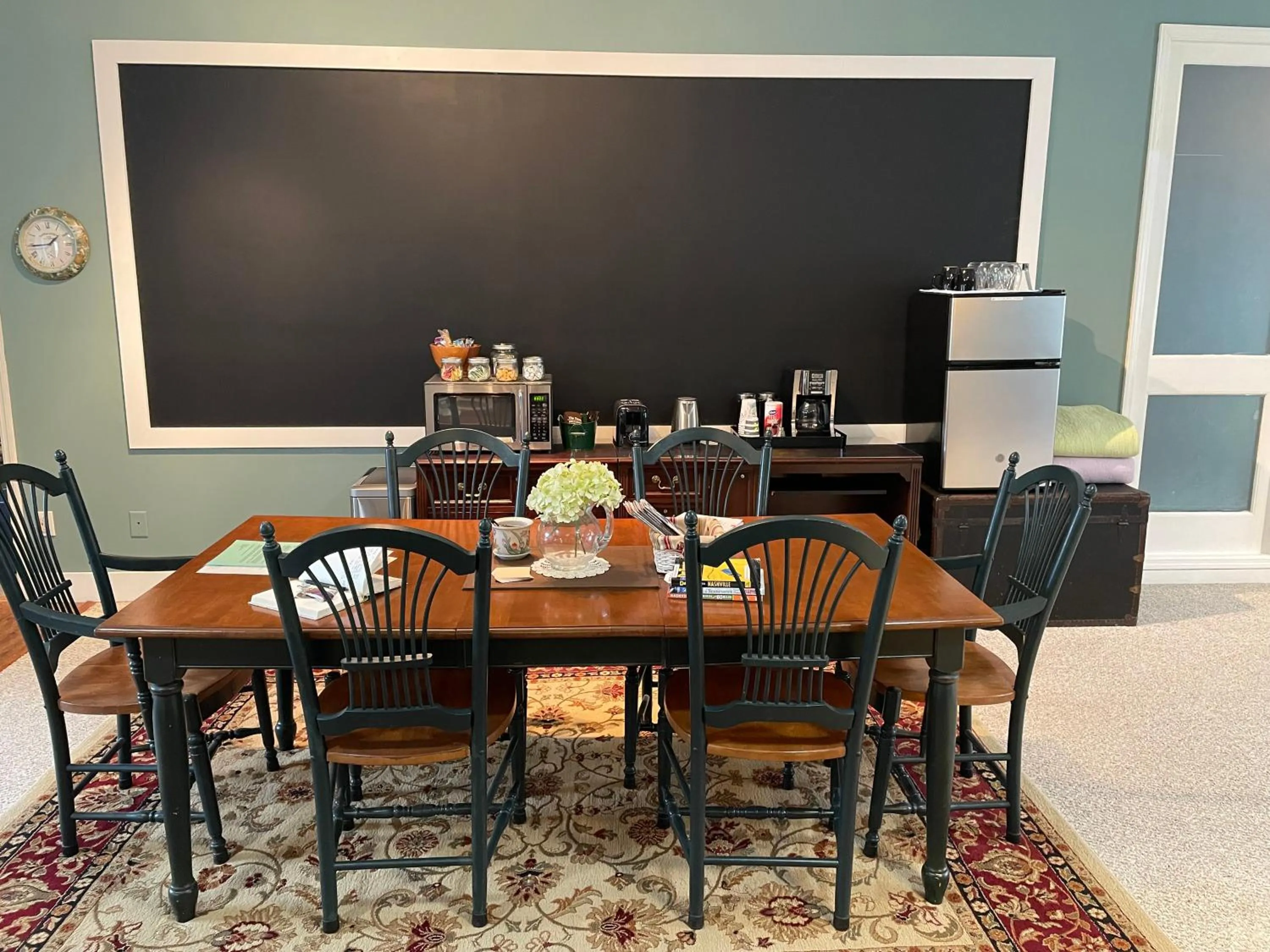 Dining area in Full Circle Farm Inn