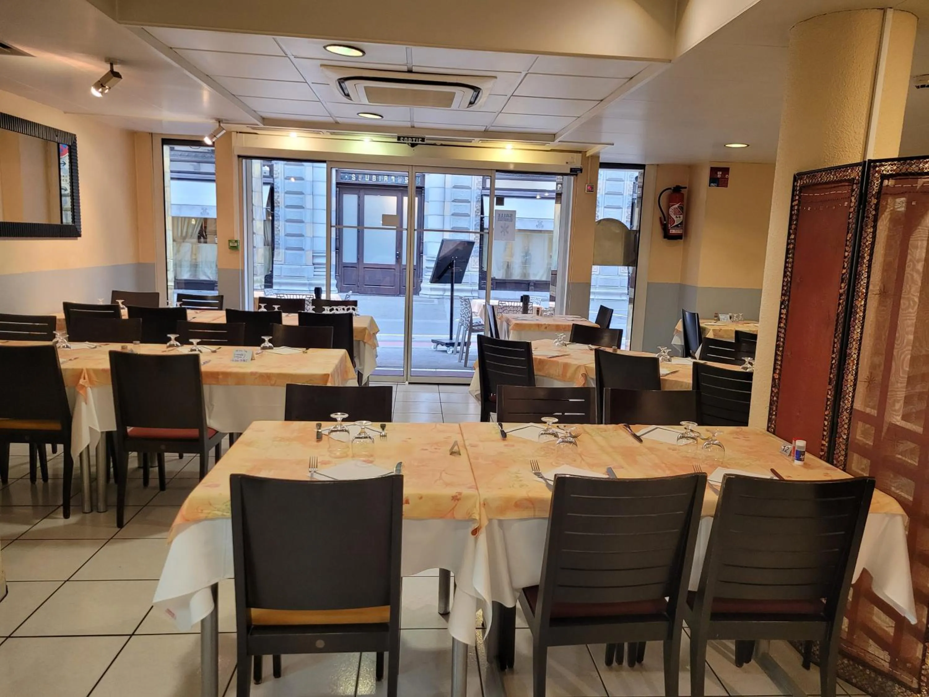 Restaurant/places to eat in Hôtel de Paris