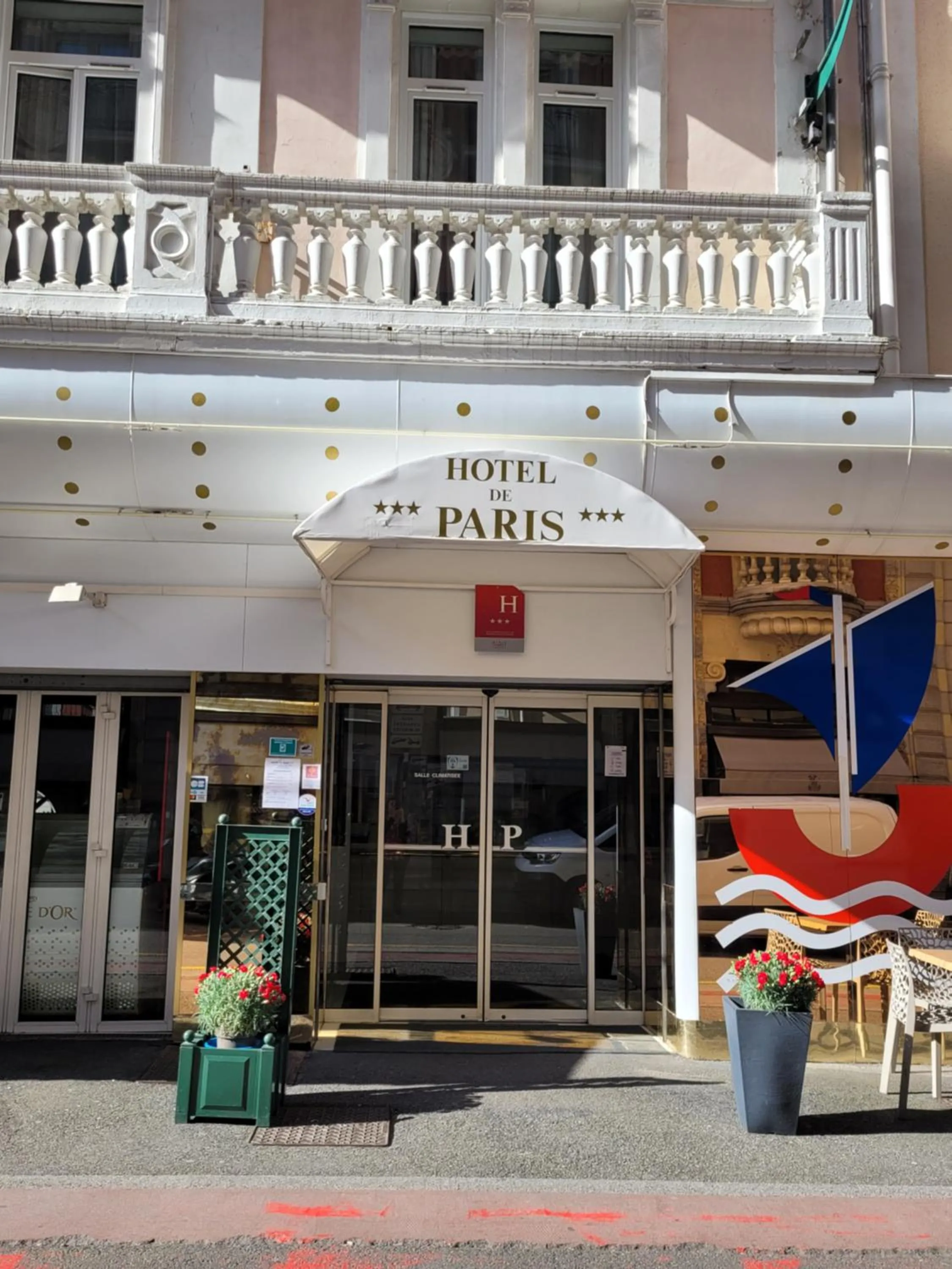 Property building in Hôtel de Paris