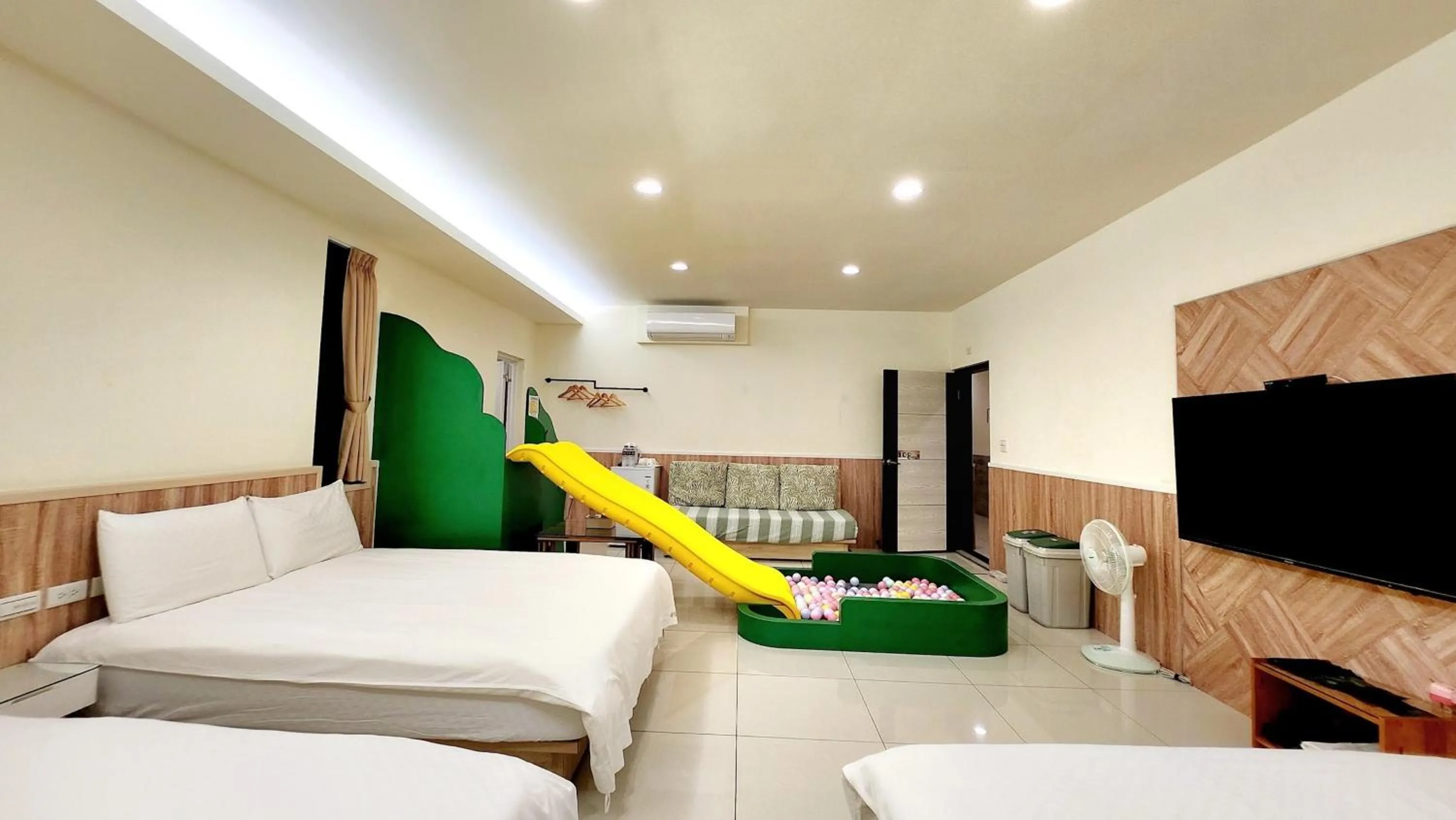 Bed in Happiness Yes Inn