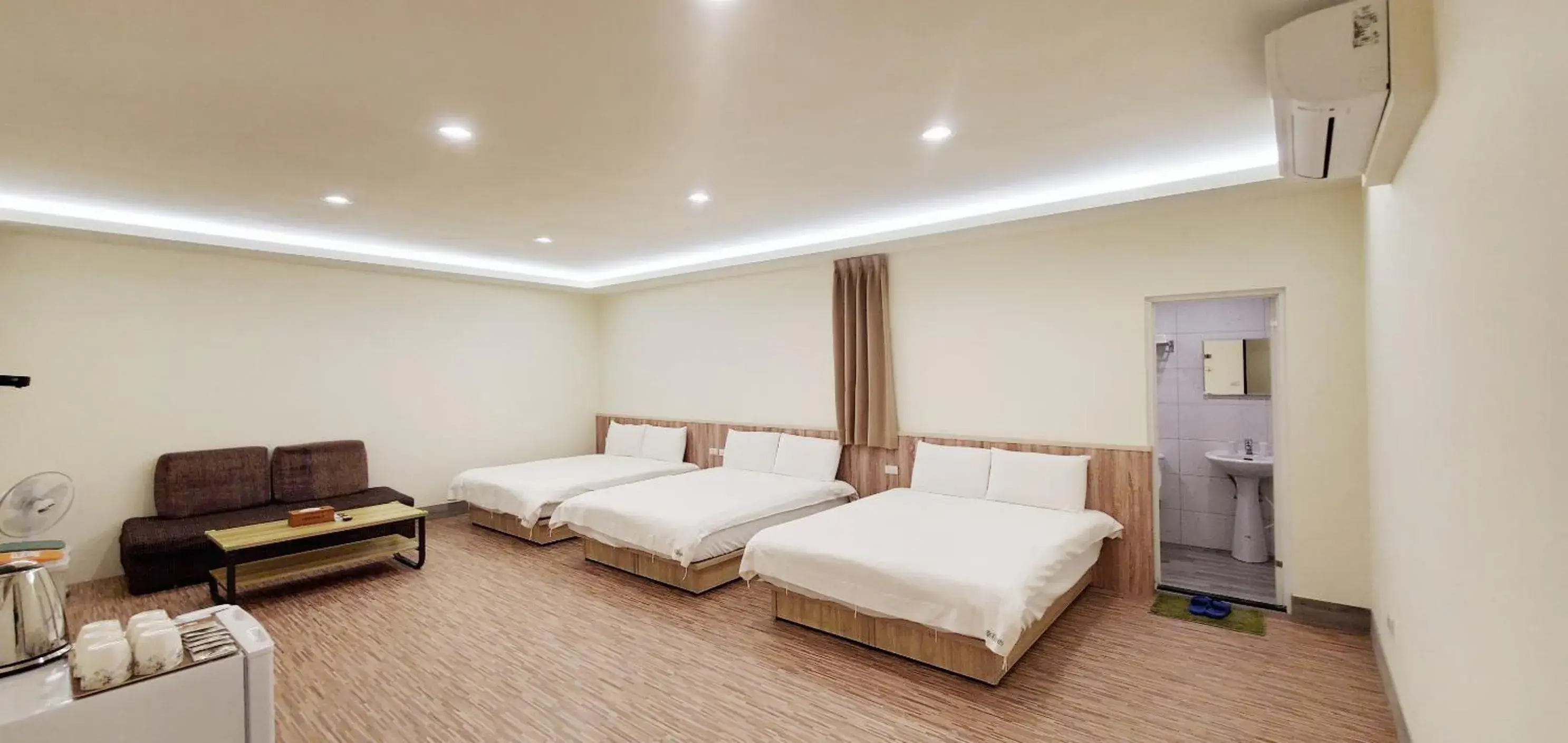 Family Room for 6 in Happiness Yes Inn Family Room for 6 in Happiness Yes Inn