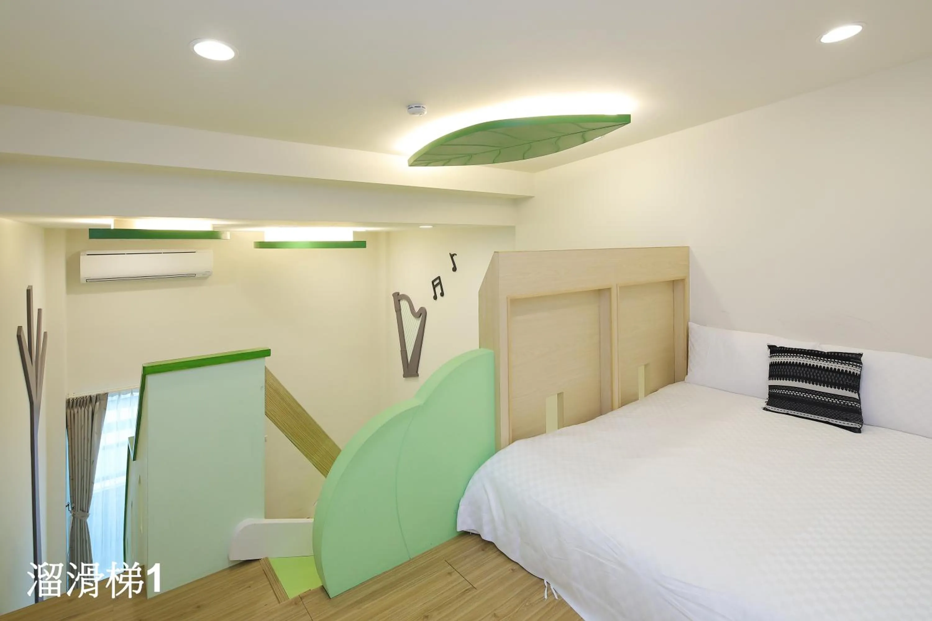 Bed in Happiness Yes Inn