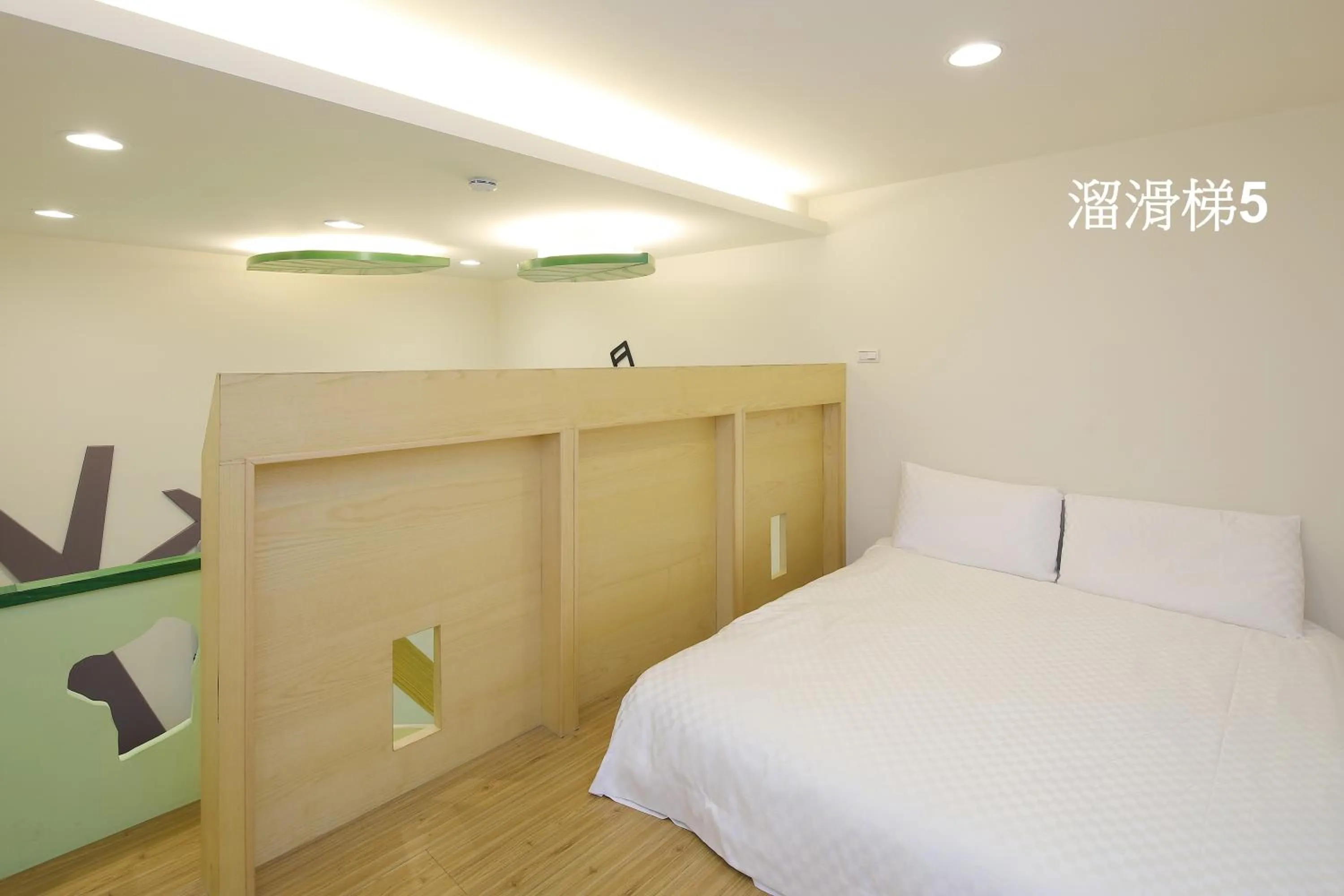 bunk bed, Bed in Happiness Yes Inn