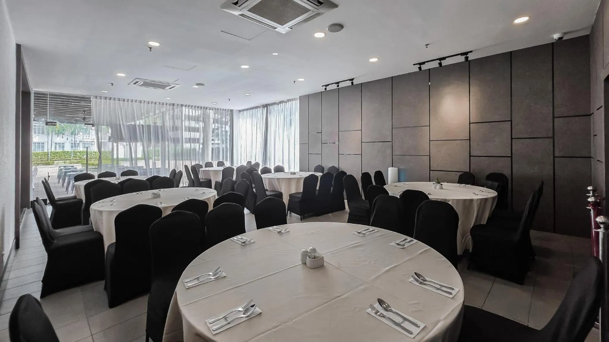 Restaurant/places to eat in Amansari Hotel Nusajaya