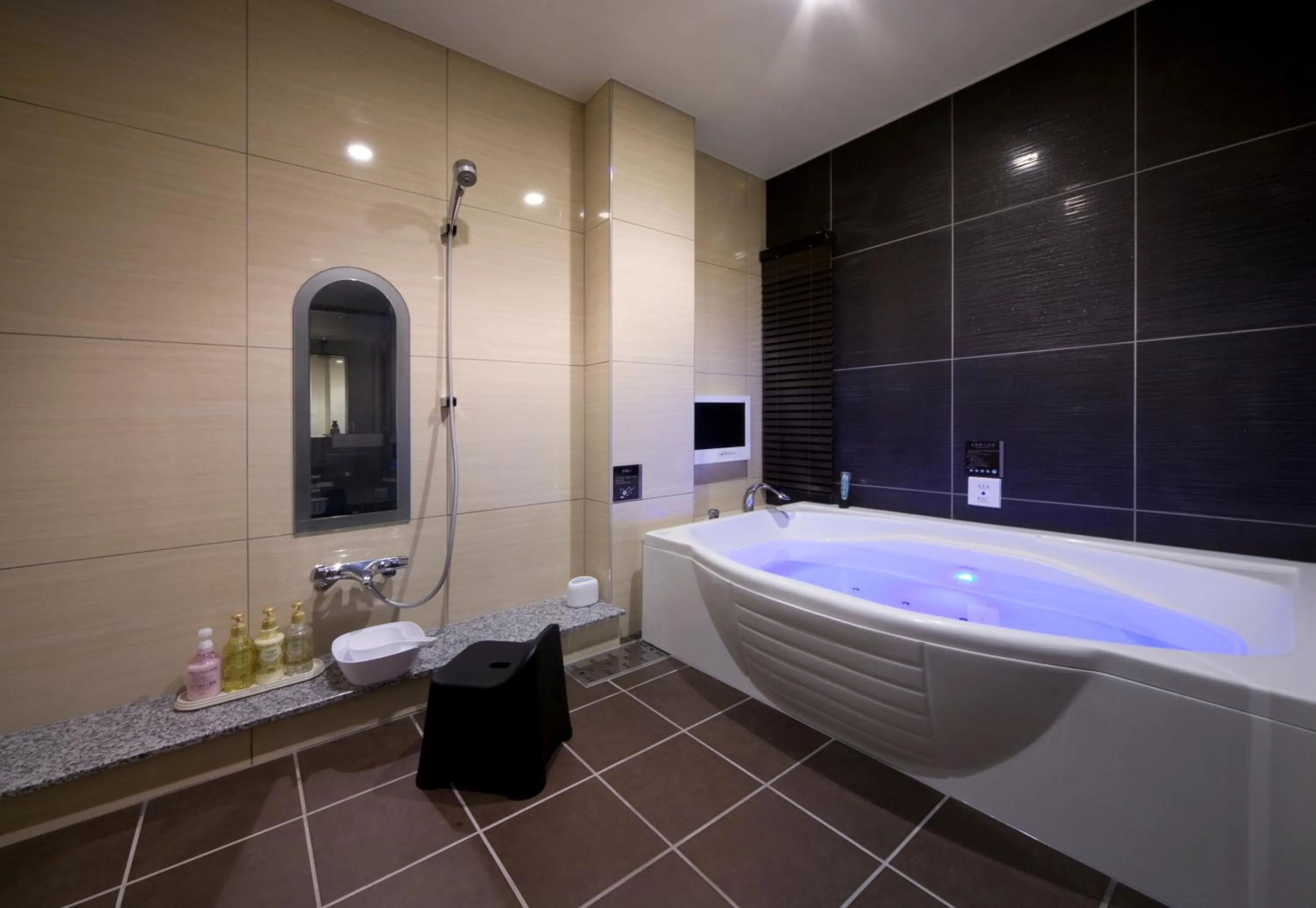 Photo of the whole room in JEWEL HOTEL LUXURY MODERN (Adult Only)