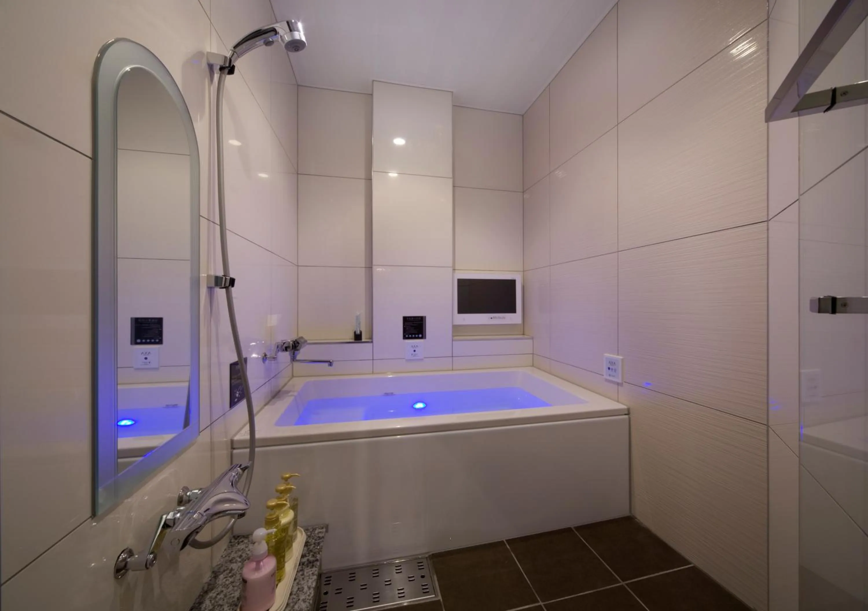 Photo of the whole room in JEWEL HOTEL LUXURY MODERN (Adult Only)