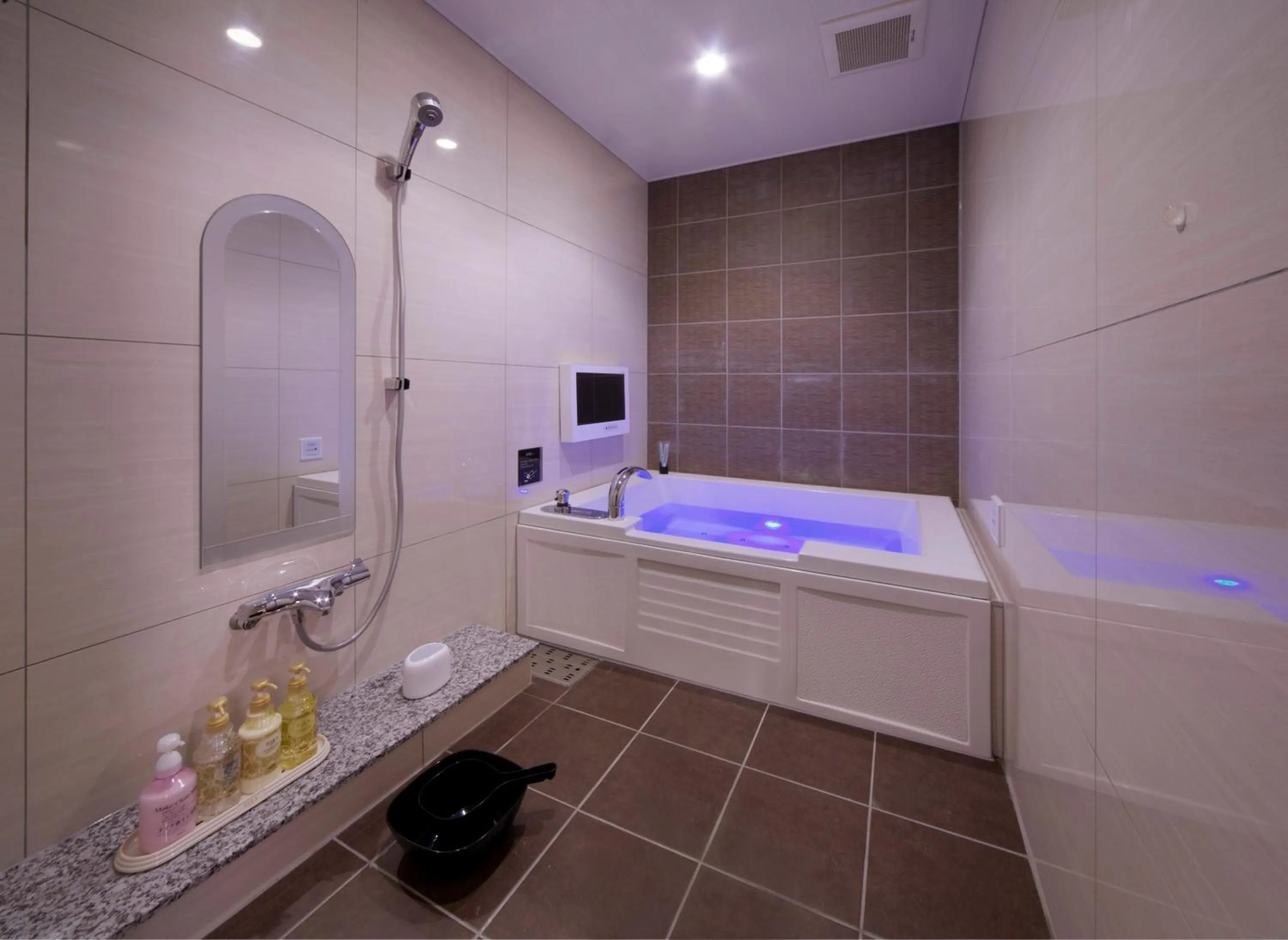 Photo of the whole room in JEWEL HOTEL LUXURY MODERN (Adult Only)