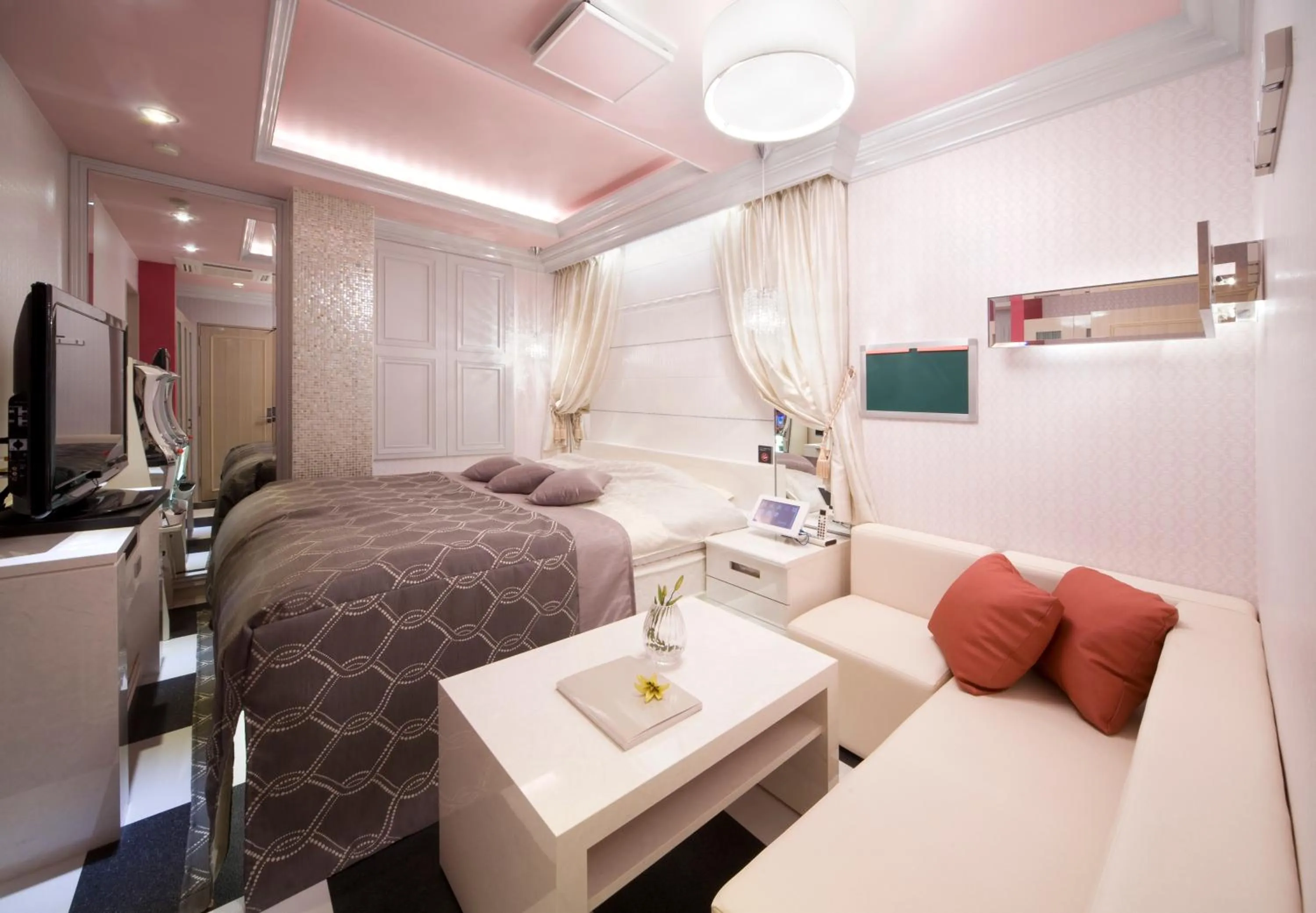 Photo of the whole room, Bed in JEWEL HOTEL LUXURY MODERN (Adult Only)