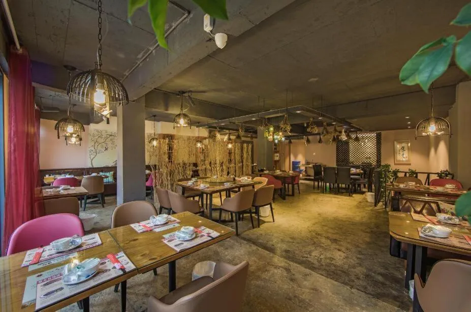 Restaurant/places to eat in Ancient Street No.5 Youth Chic Hotel