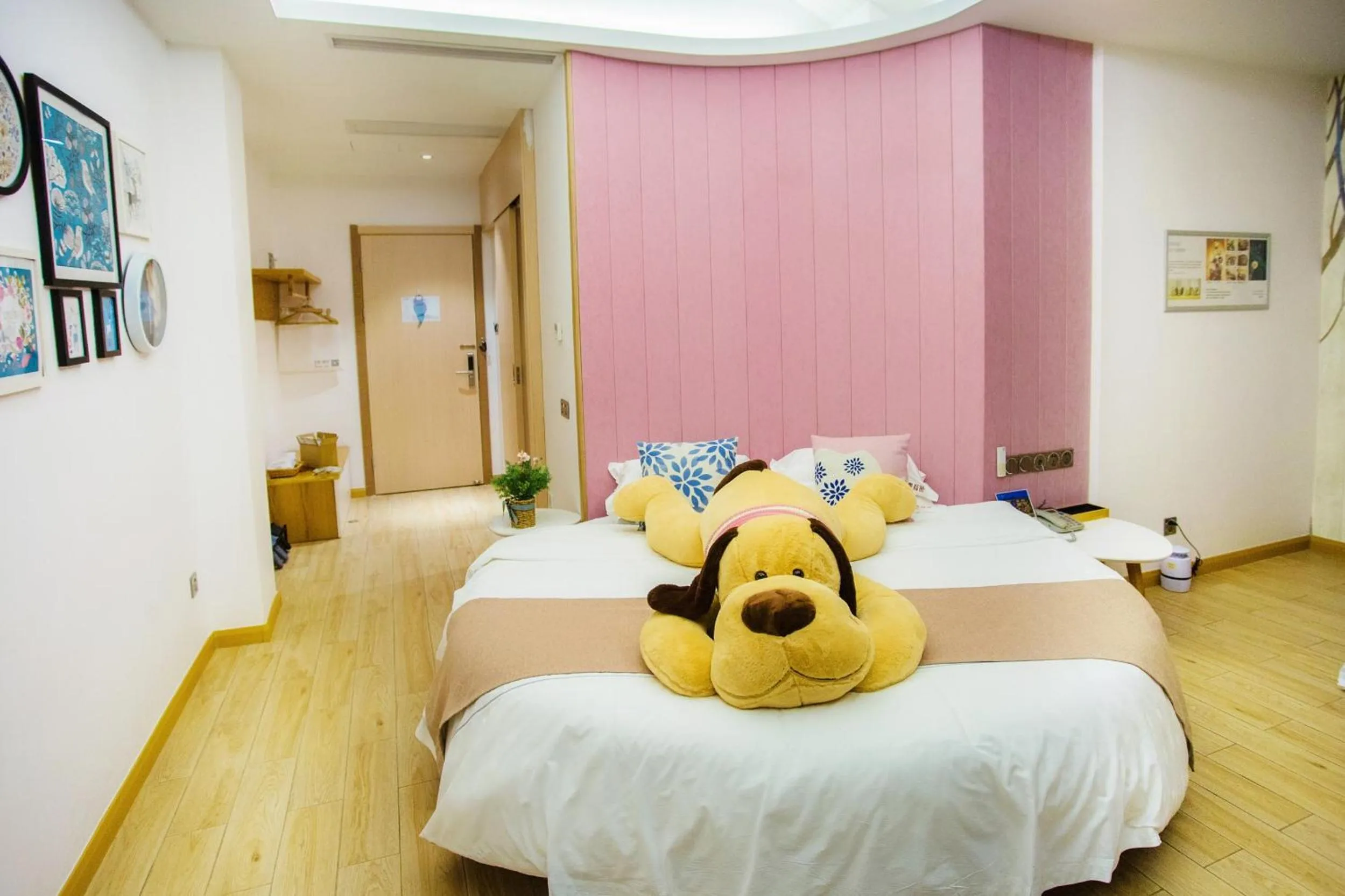 Photo of the whole room, Bed in Ancient Street No.5 Youth Chic Hotel