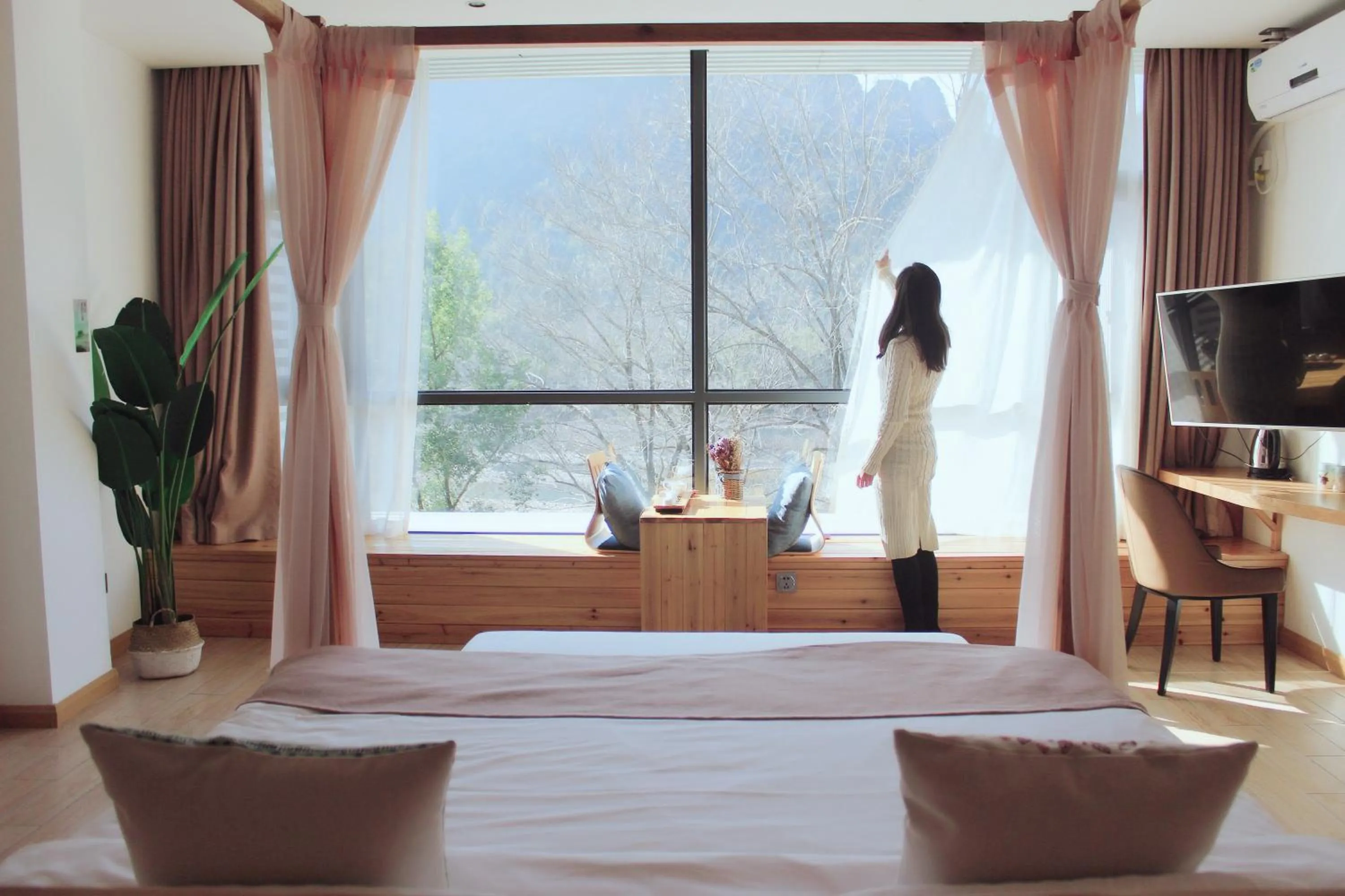 Mountain view, Bed in Ancient Street No.5 Youth Chic Hotel