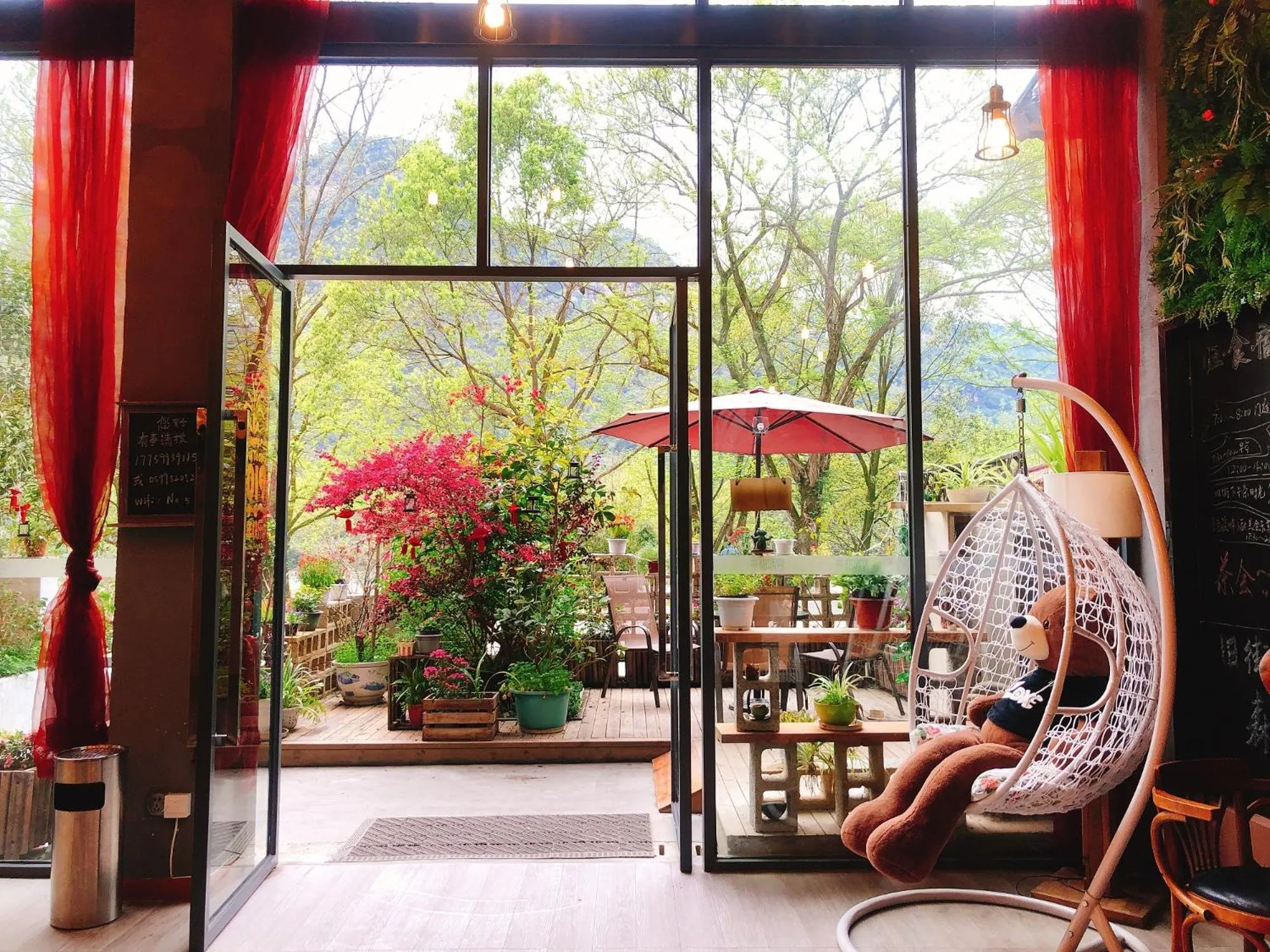 Garden in Ancient Street No.5 Youth Chic Hotel