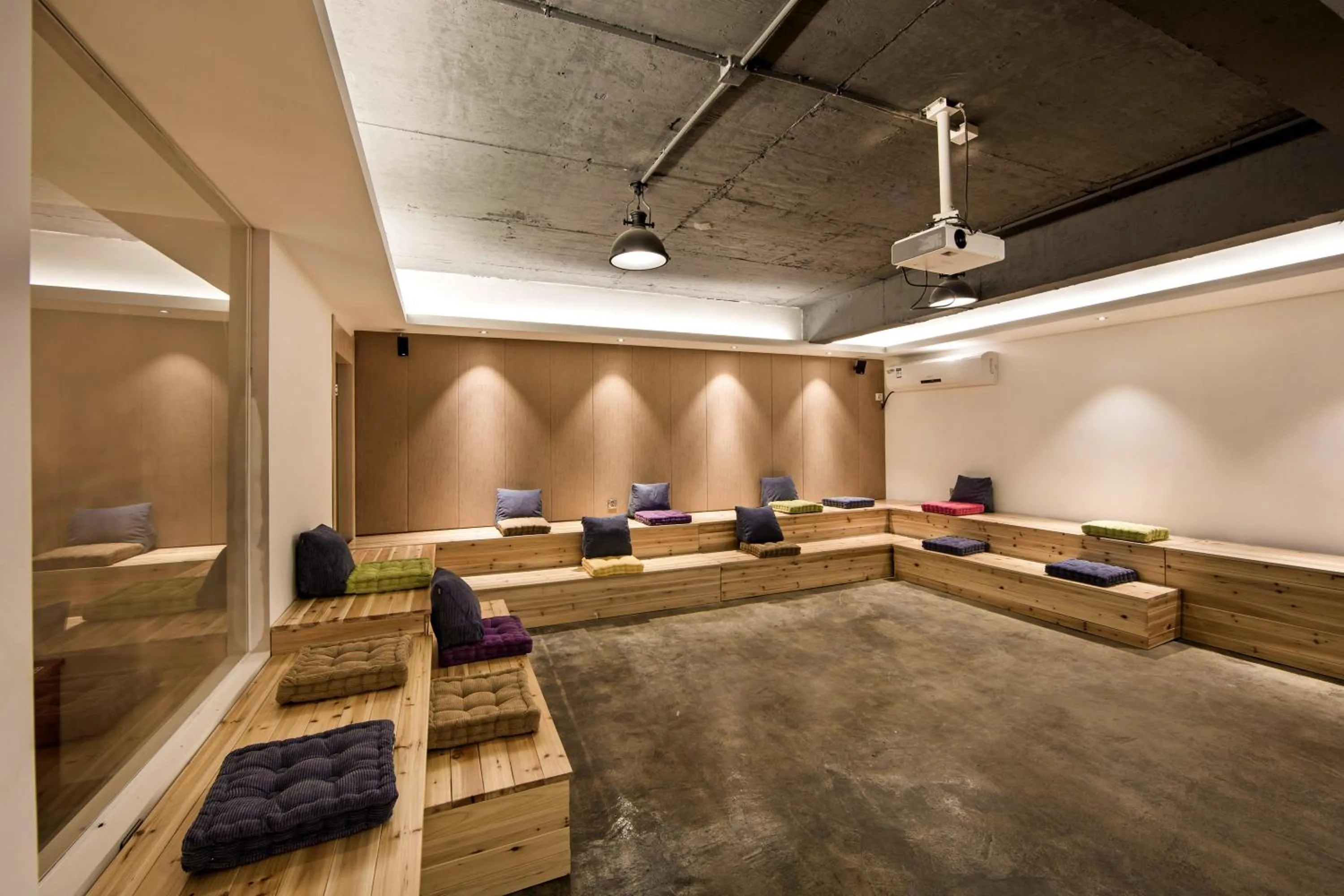 Evening entertainment in Ancient Street No.5 Youth Chic Hotel