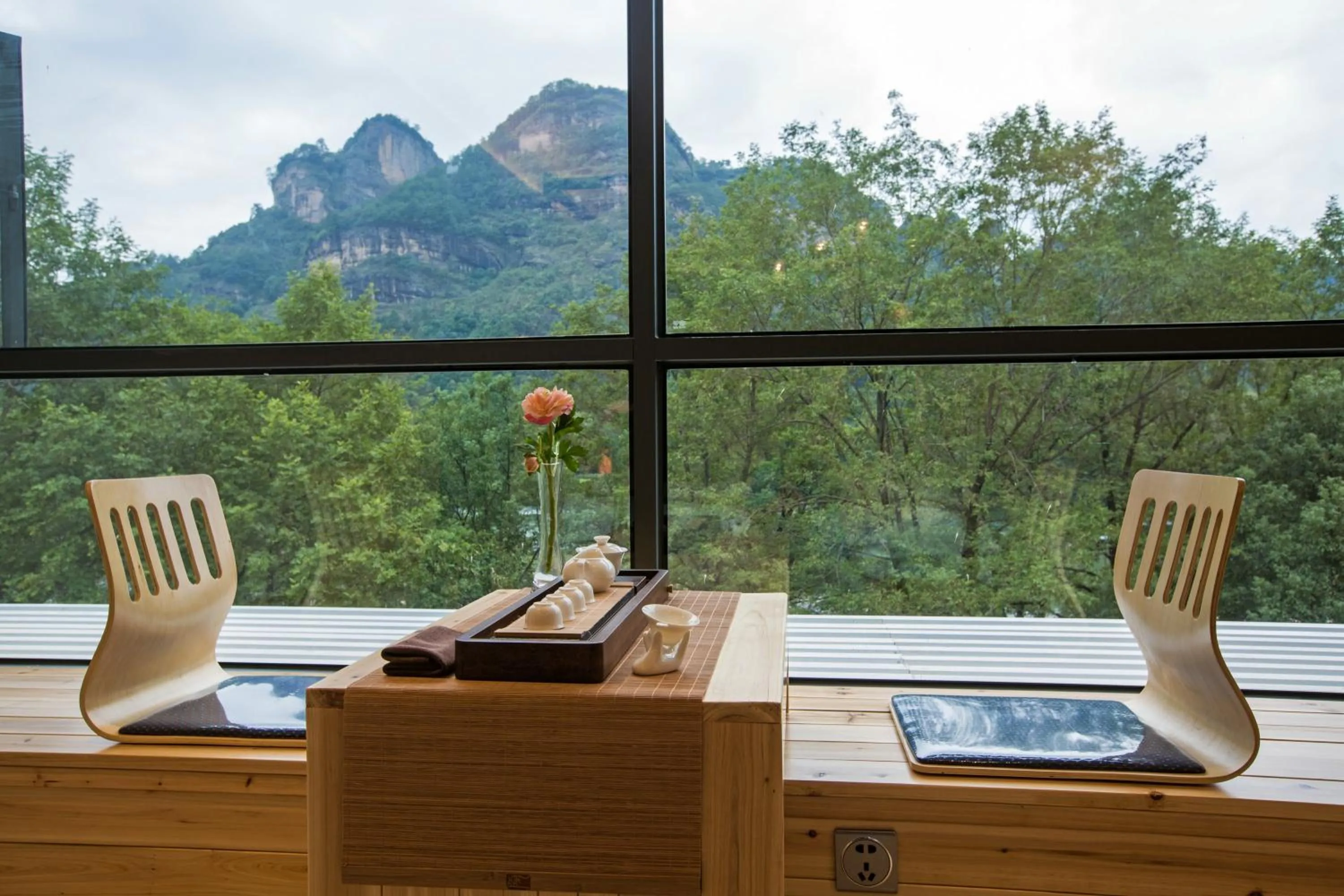 Mountain view in Ancient Street No.5 Youth Chic Hotel