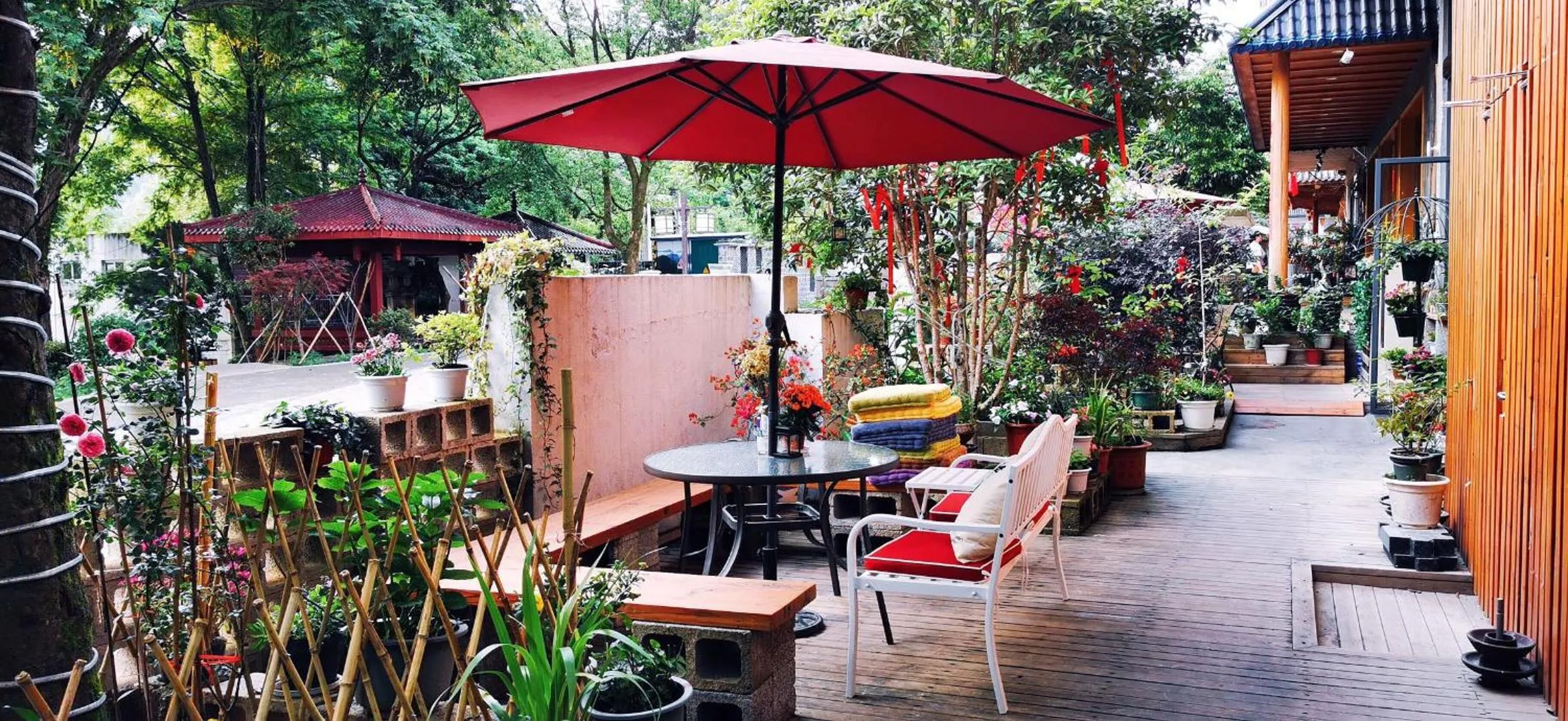 Garden in Ancient Street No.5 Youth Chic Hotel