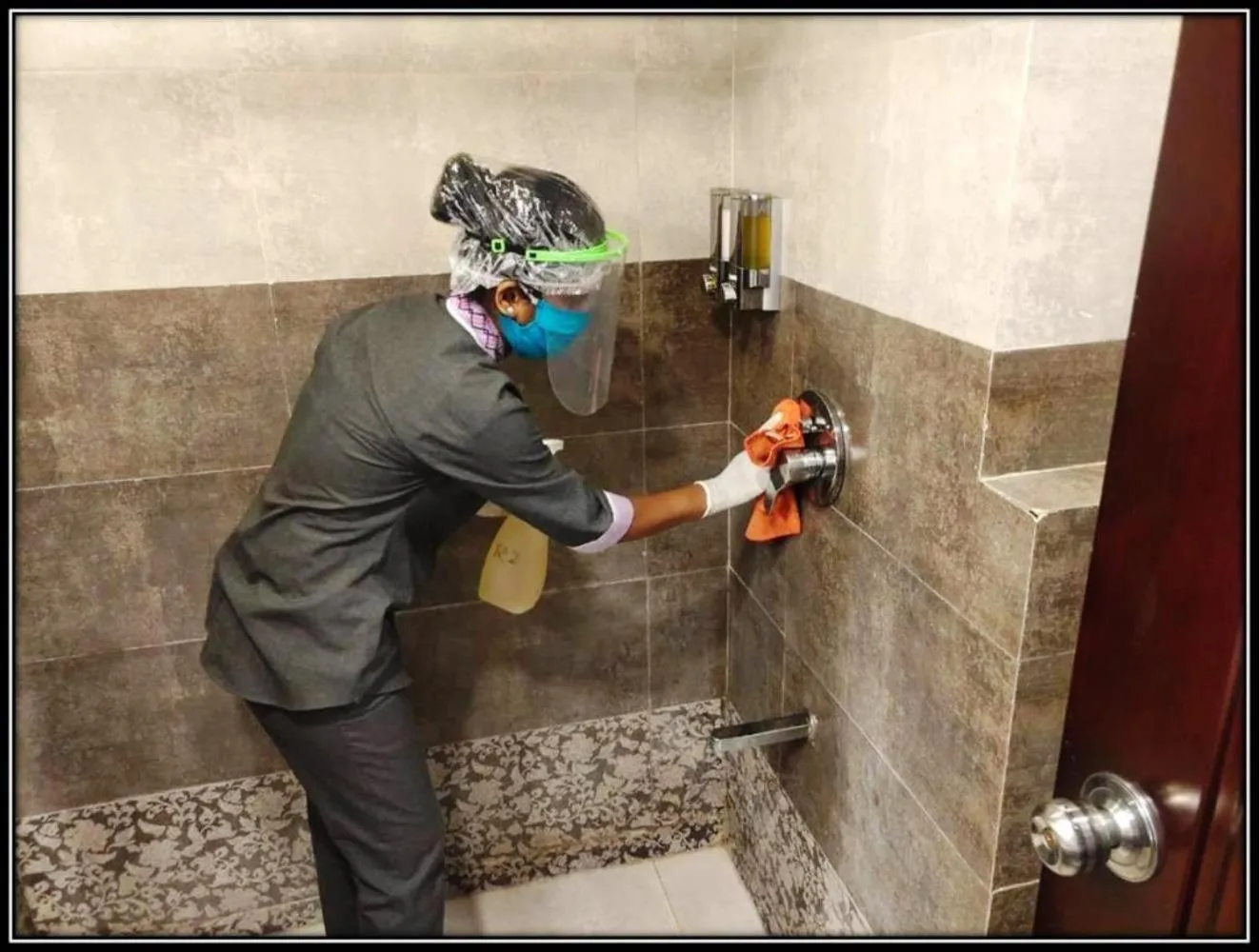 Staff in Regenta Inn Vadodara, 500m from Railway Station