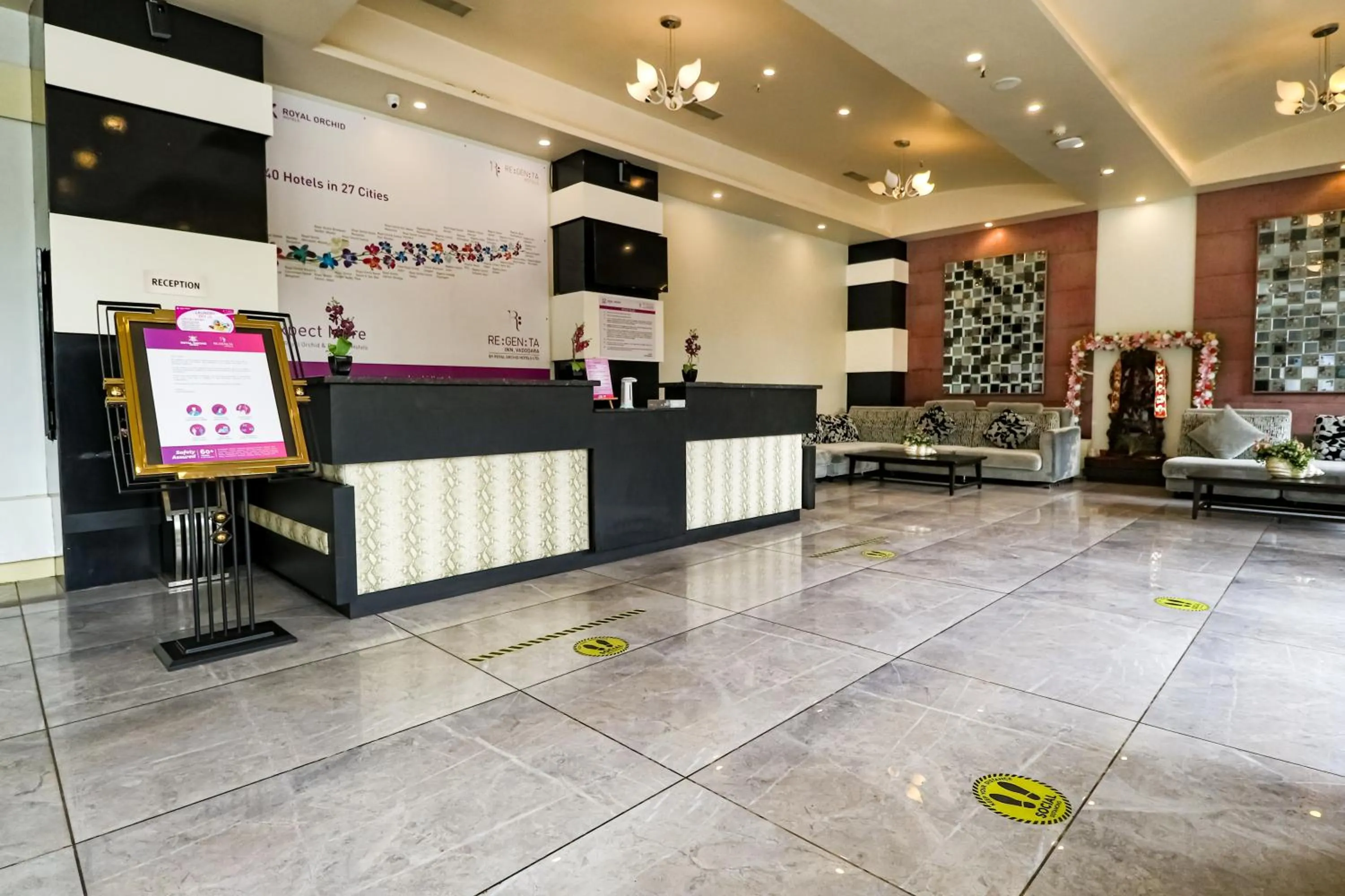 Lobby or reception in Regenta Inn Vadodara, 500m from Railway Station