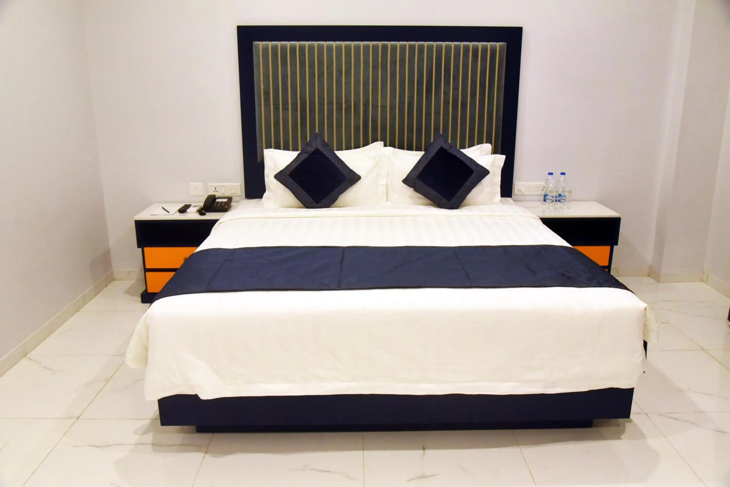 Bedroom, Bed in Regenta Inn Vadodara, 500m from Railway Station