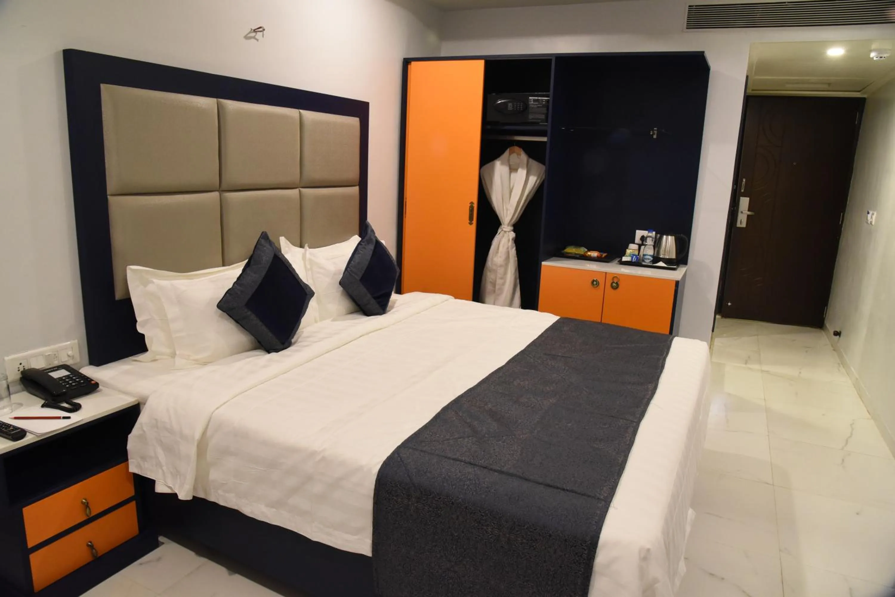 Bedroom, Bed in Regenta Inn Vadodara, 500m from Railway Station