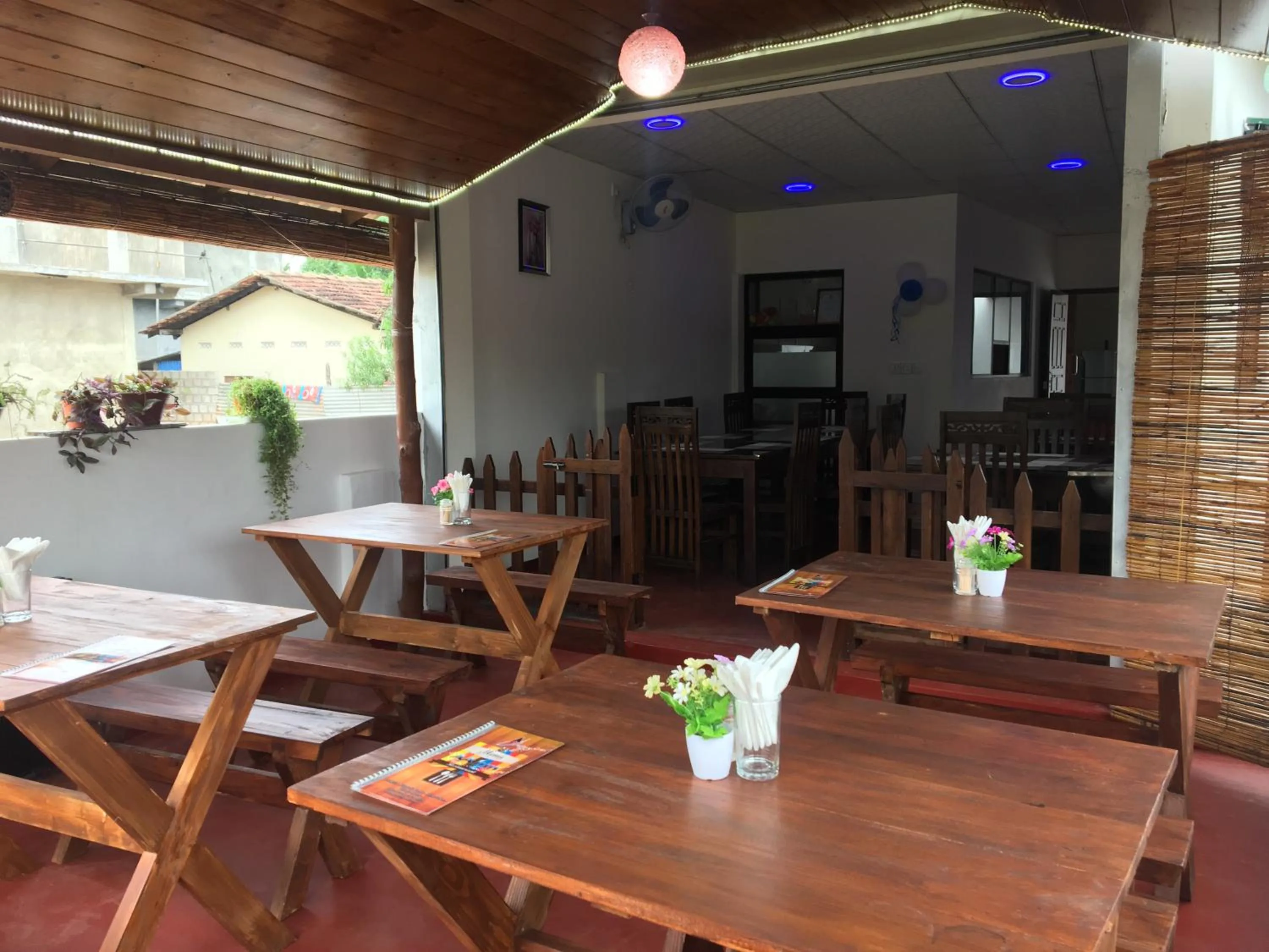 Restaurant/places to eat in Aa Inn