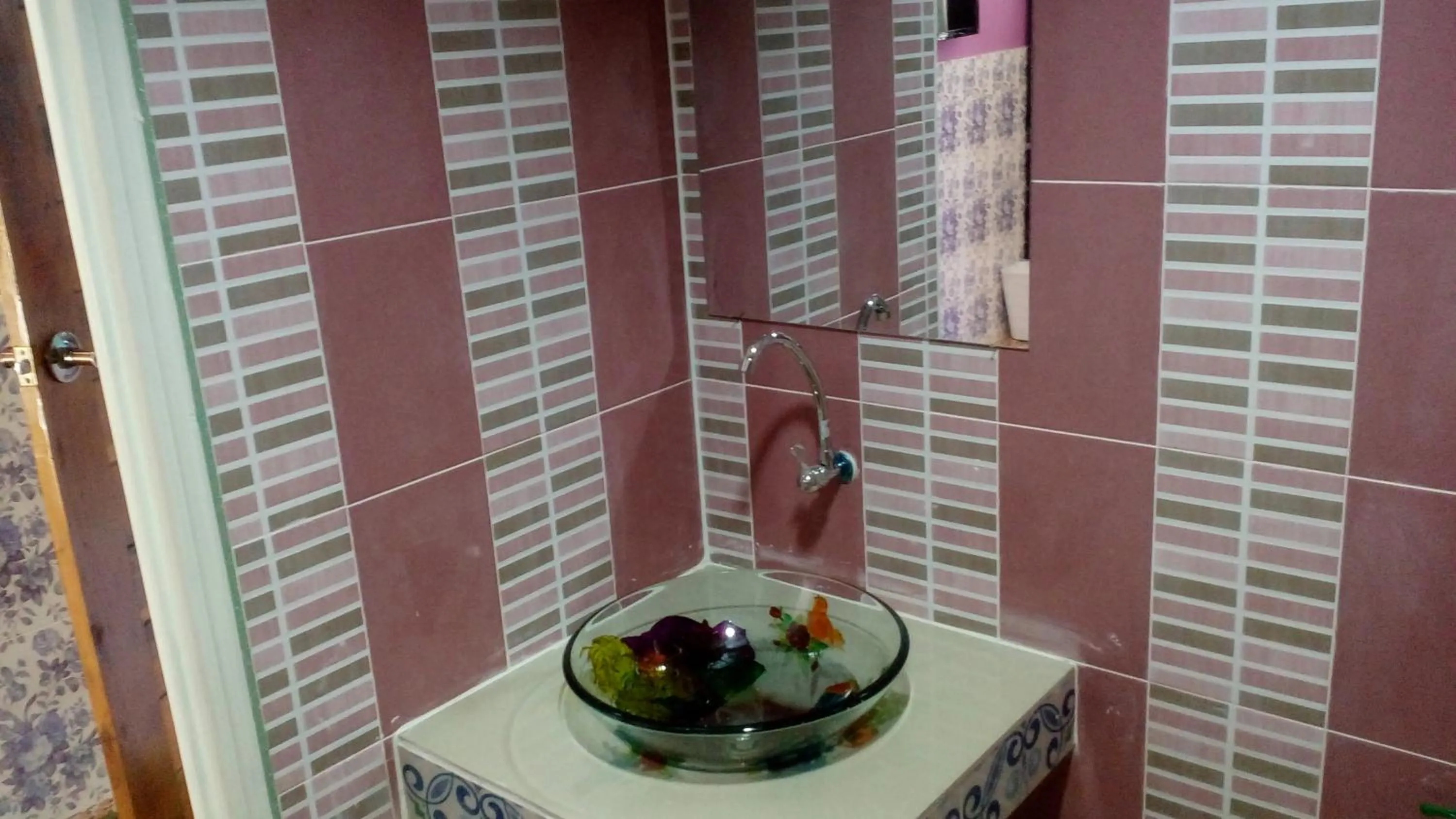 Bathroom in Rueangsrisiri Guesthouse 2