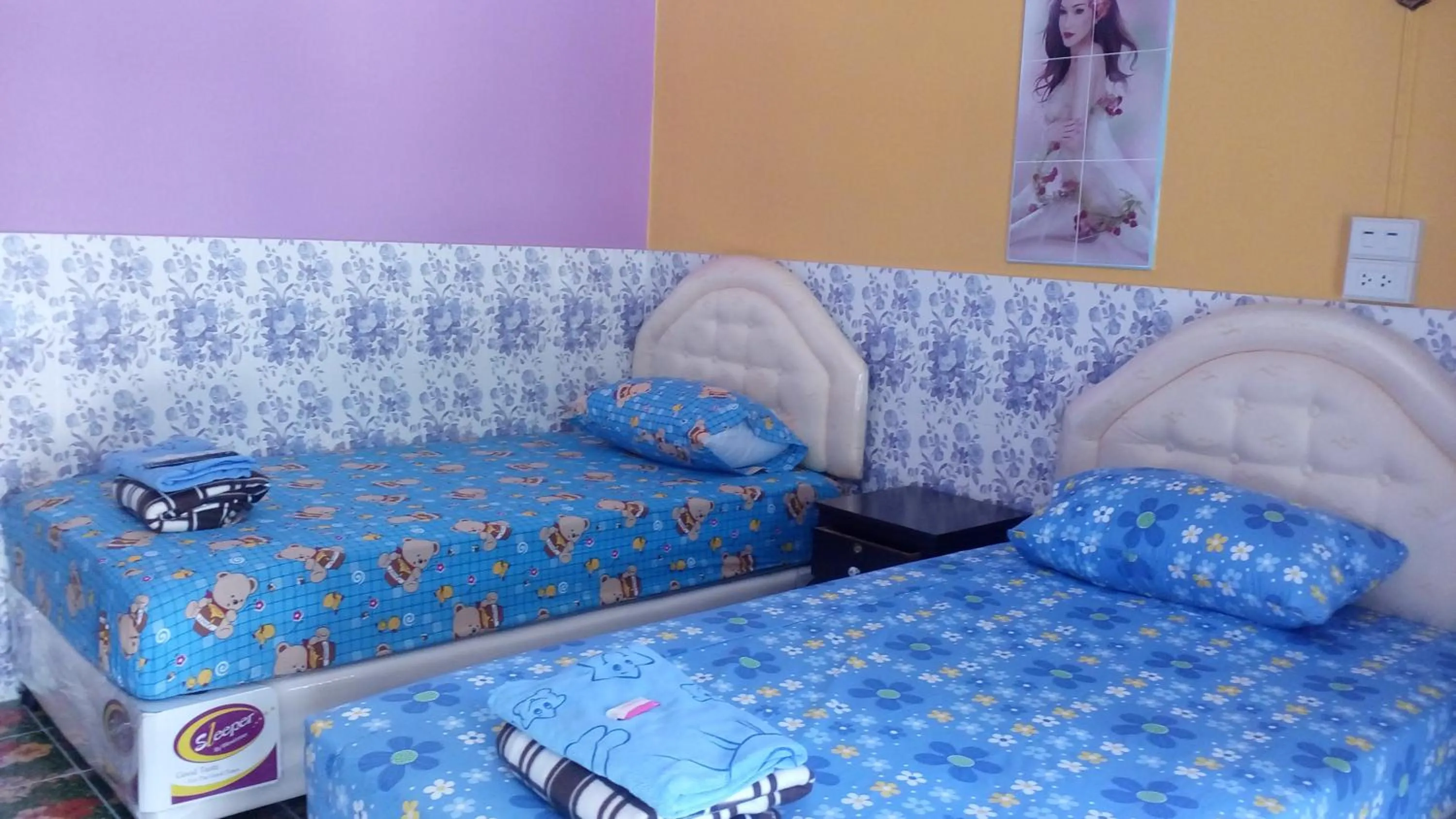 Photo of the whole room, Bed in Rueangsrisiri Guesthouse 2