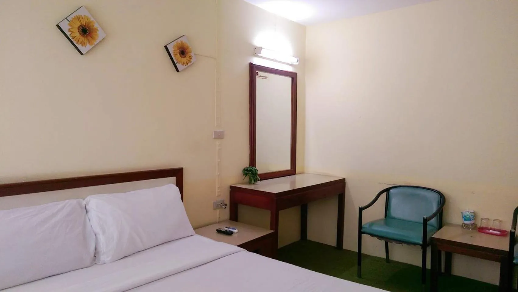 Bedroom, Bed in โรงแรมวัฒนาตรัง