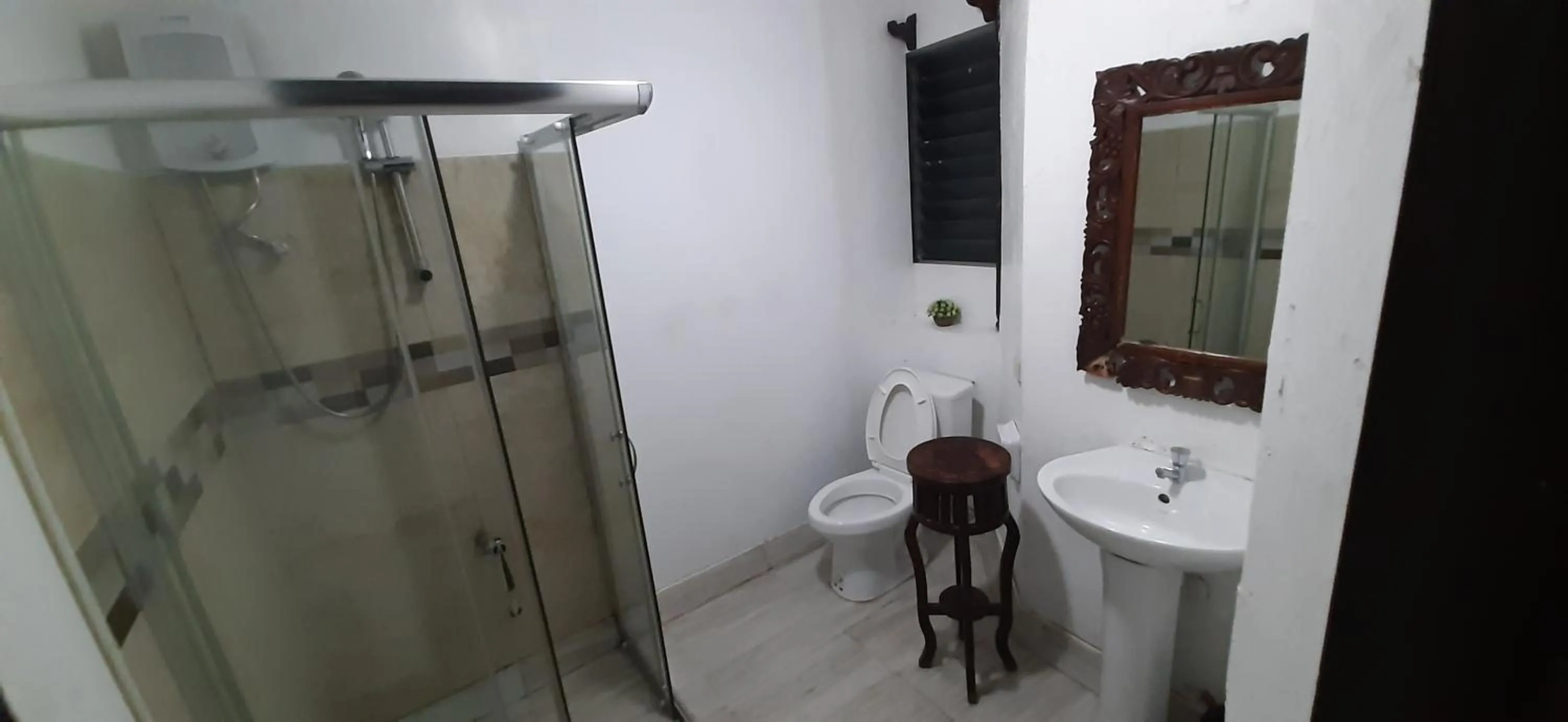 Shower in Escolta's Homey Lodge