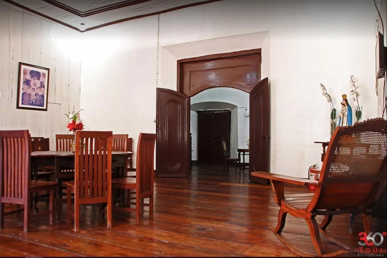 Communal lounge/ TV room in Escolta's Homey Lodge