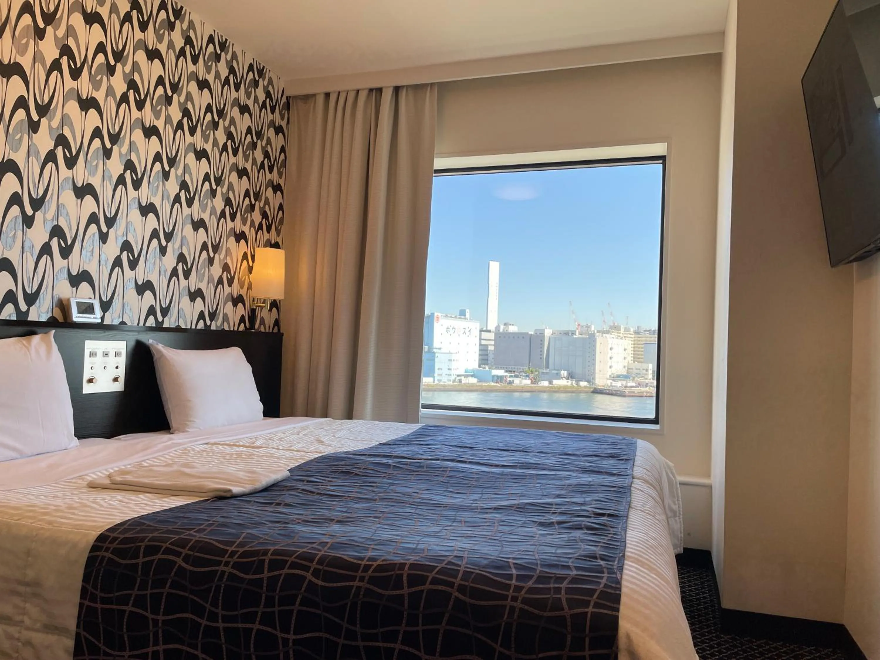 Bed in Bayside Hotel Azur Takeshiba