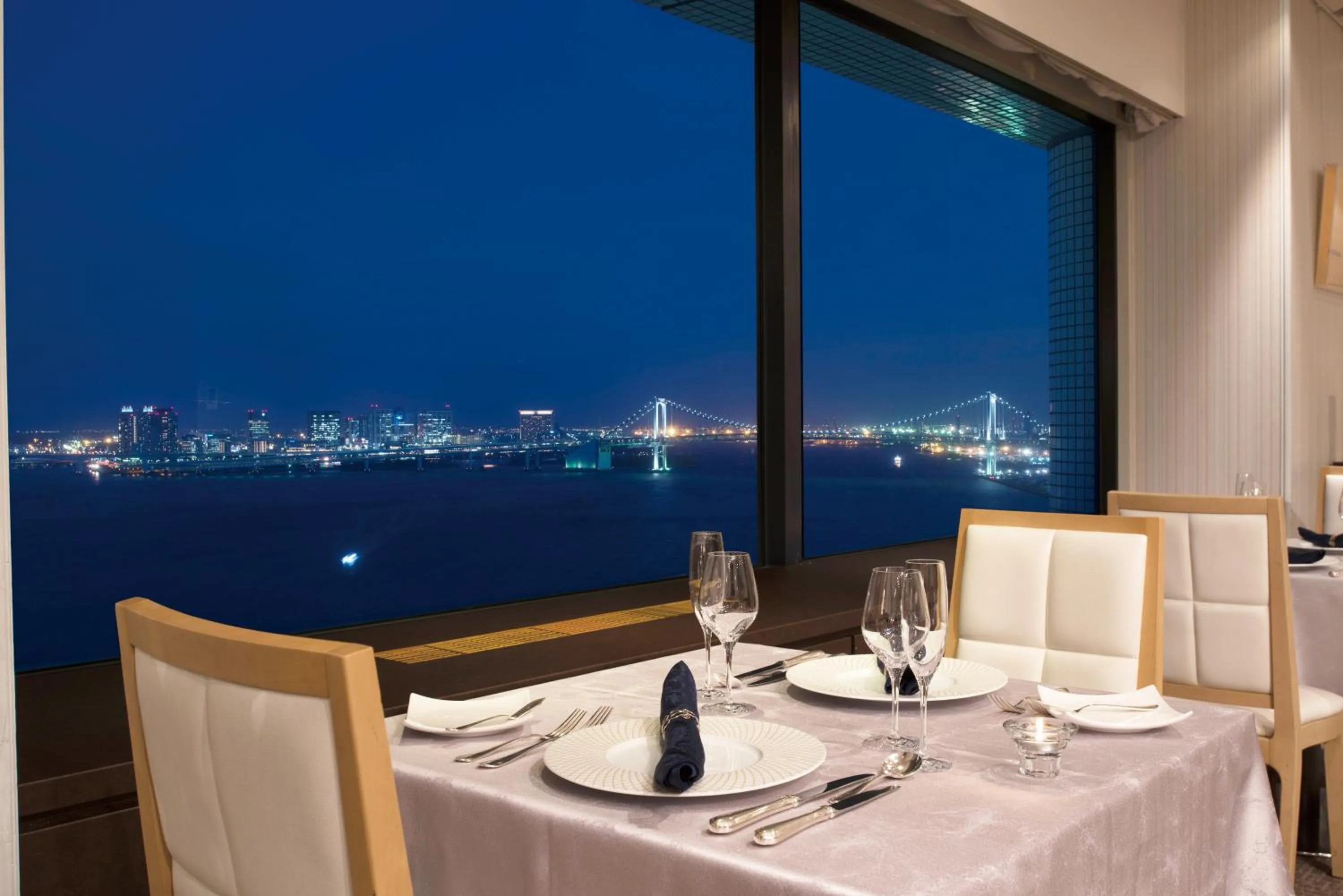 Restaurant/places to eat in Bayside Hotel Azur Takeshiba