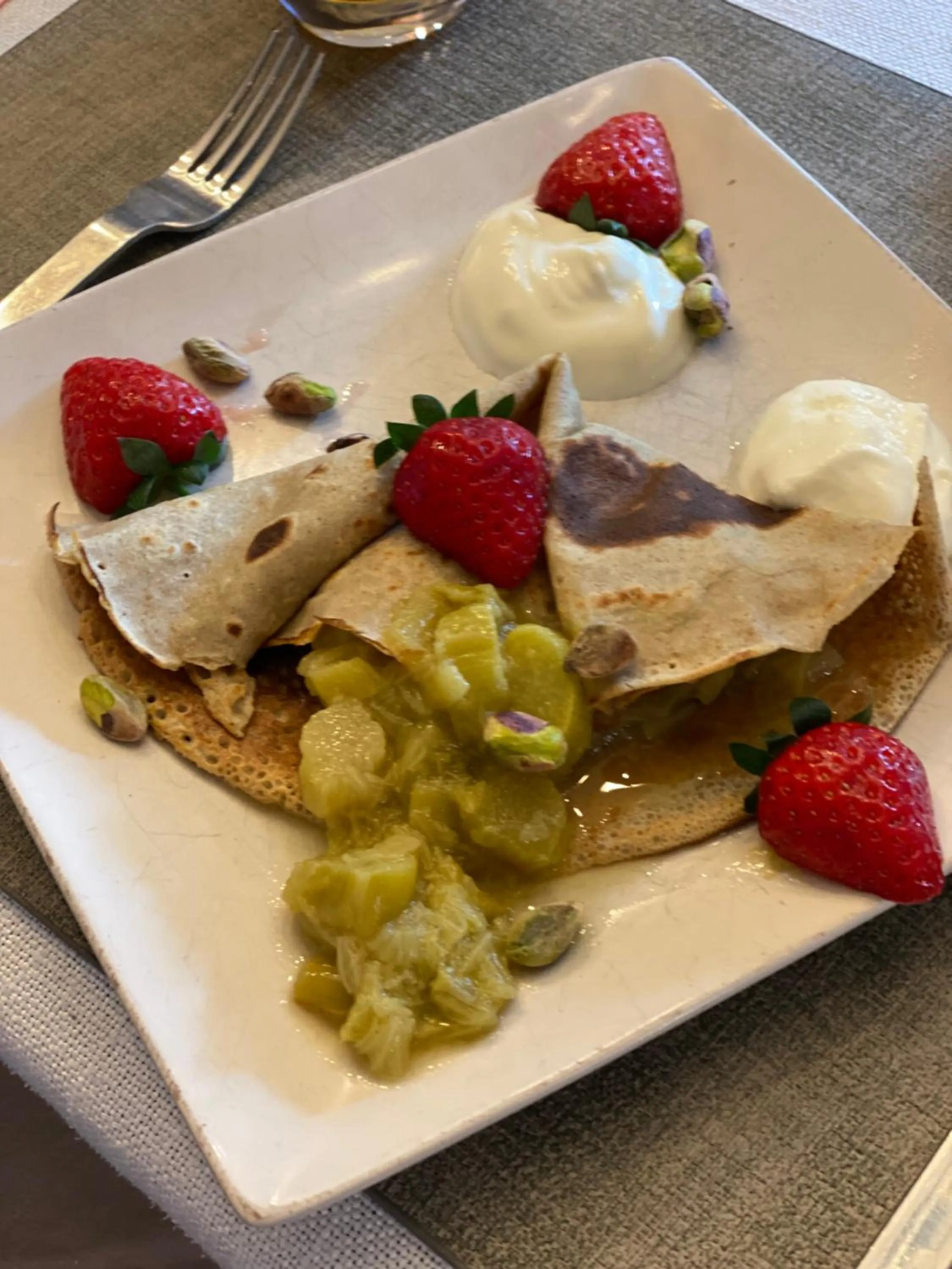 Breakfast in Lut's Place