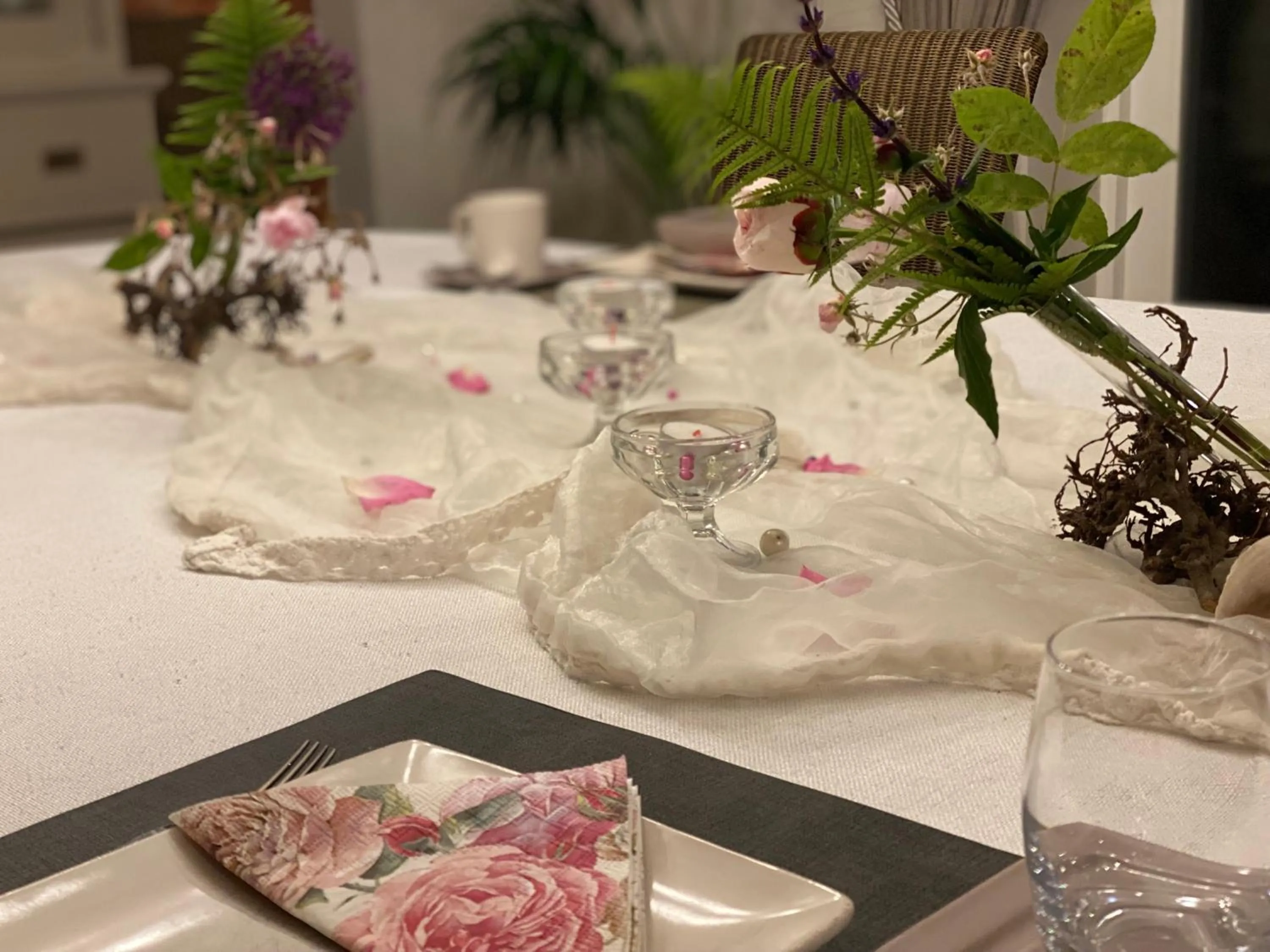 Breakfast in Lut's Place