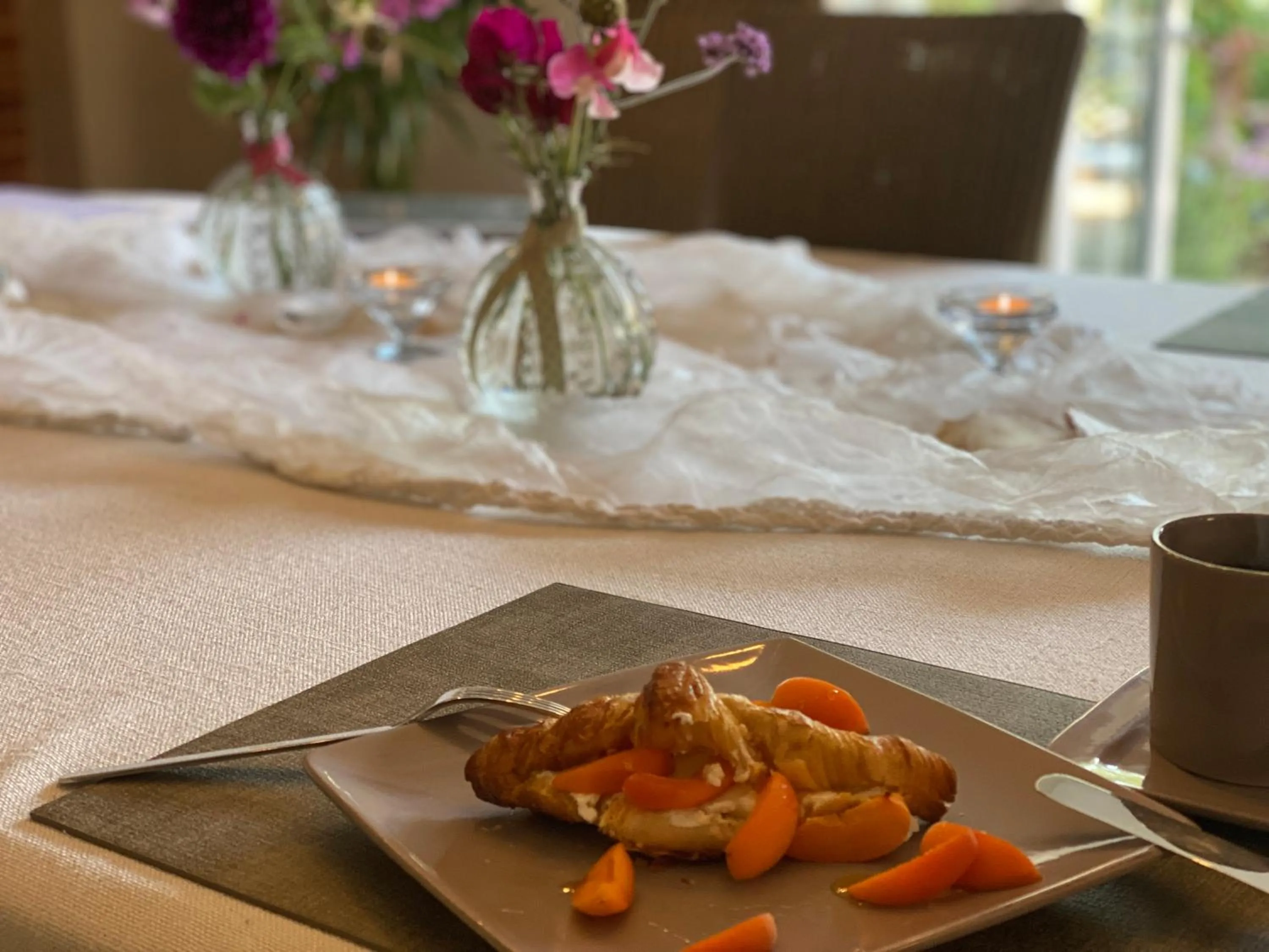 Breakfast in Lut's Place