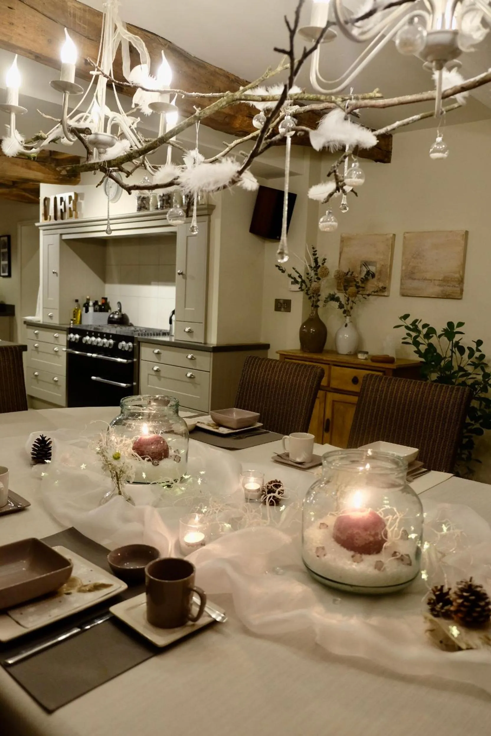 Restaurant/places to eat in Lut's Place