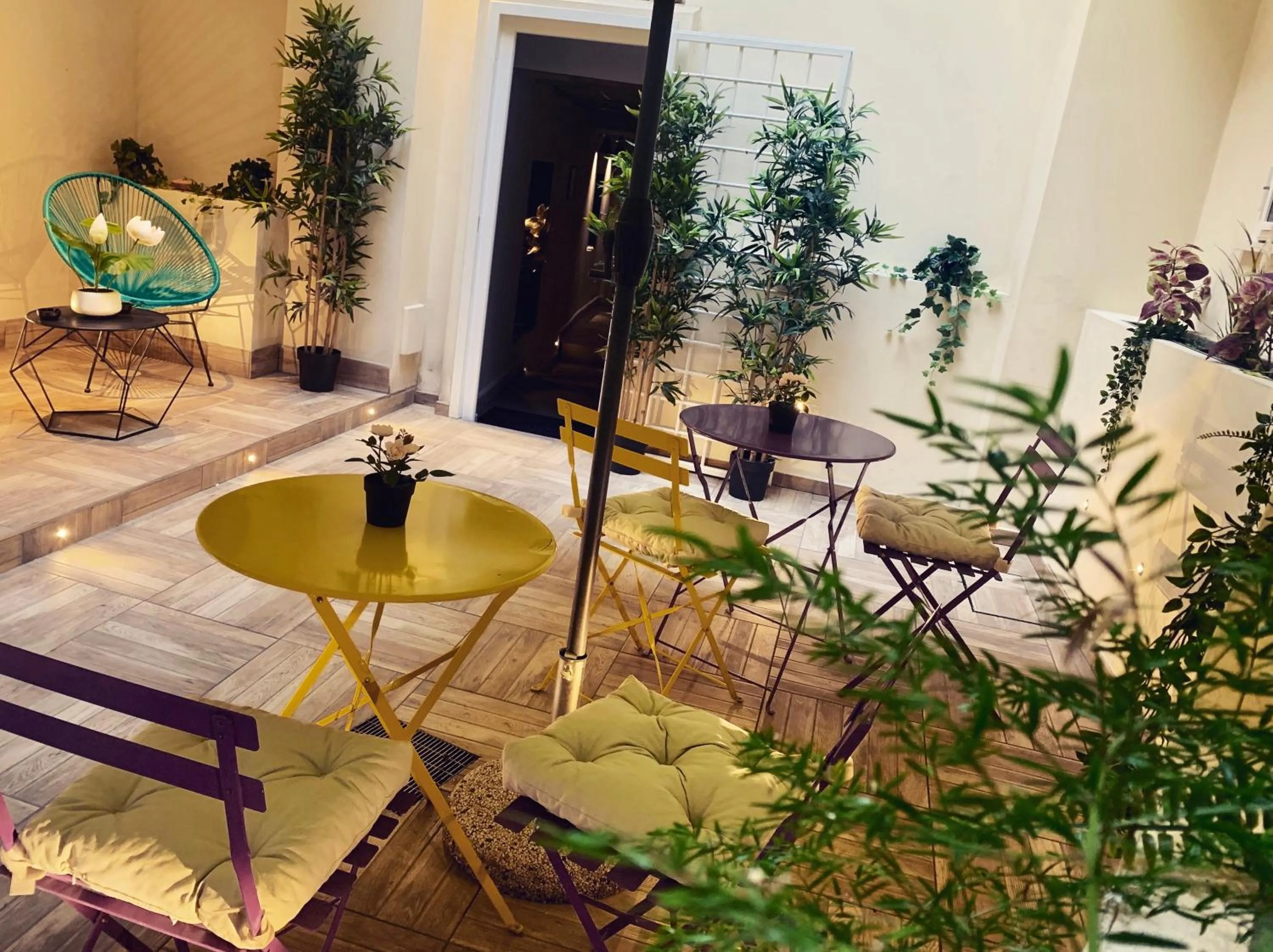 Patio in Navona Street Hotel
