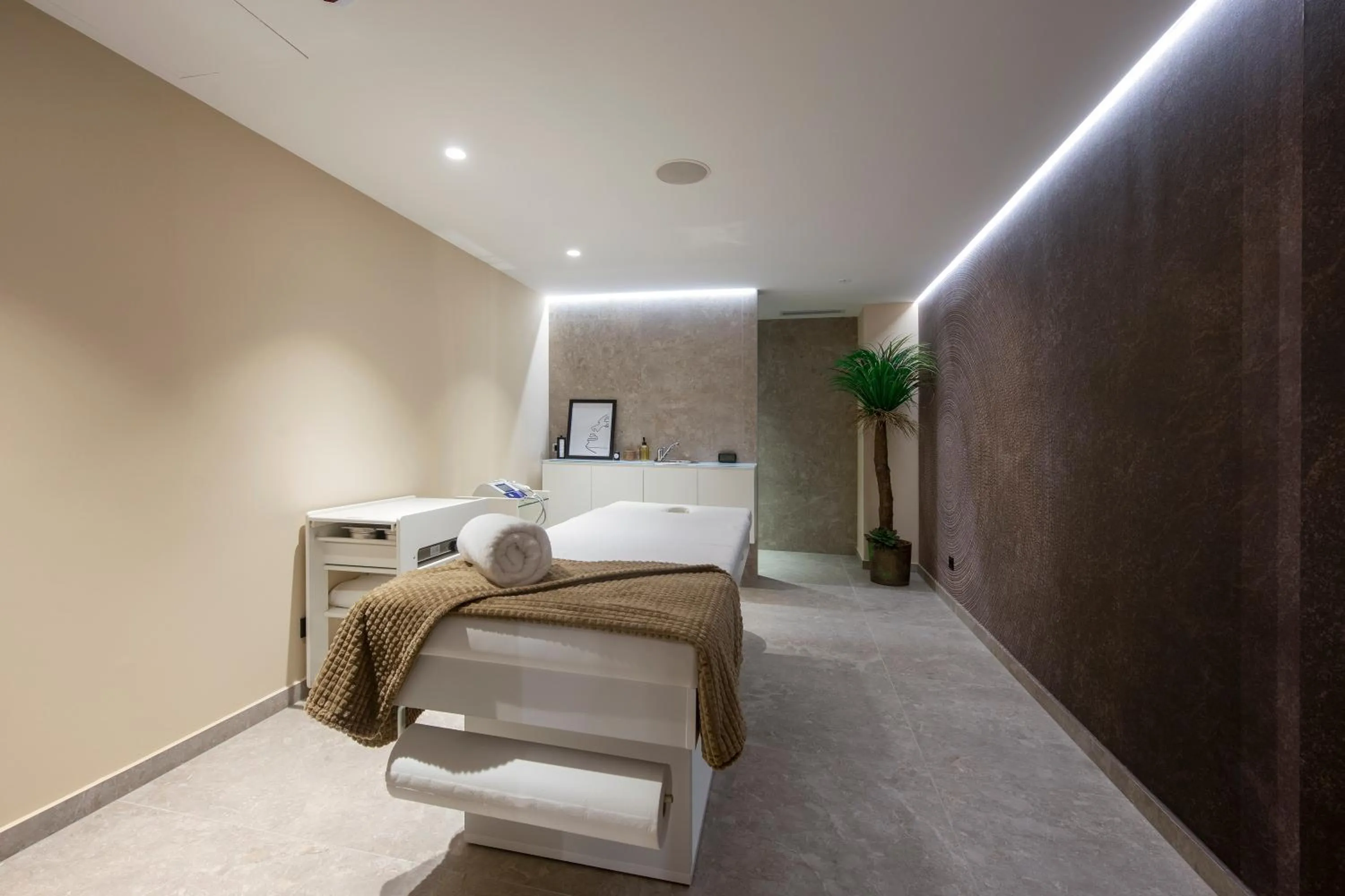 Massage, Bed in Hotel Turist
