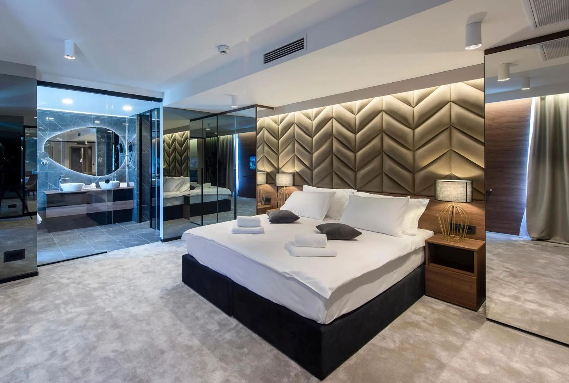 Bedroom, Bed in Hotel Turist