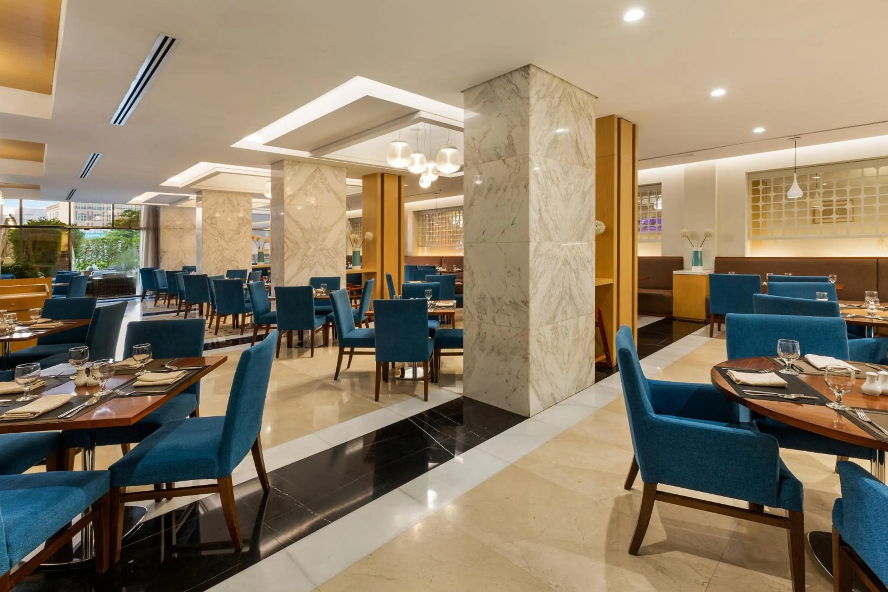 Restaurant/places to eat in Royal Continental Hotel