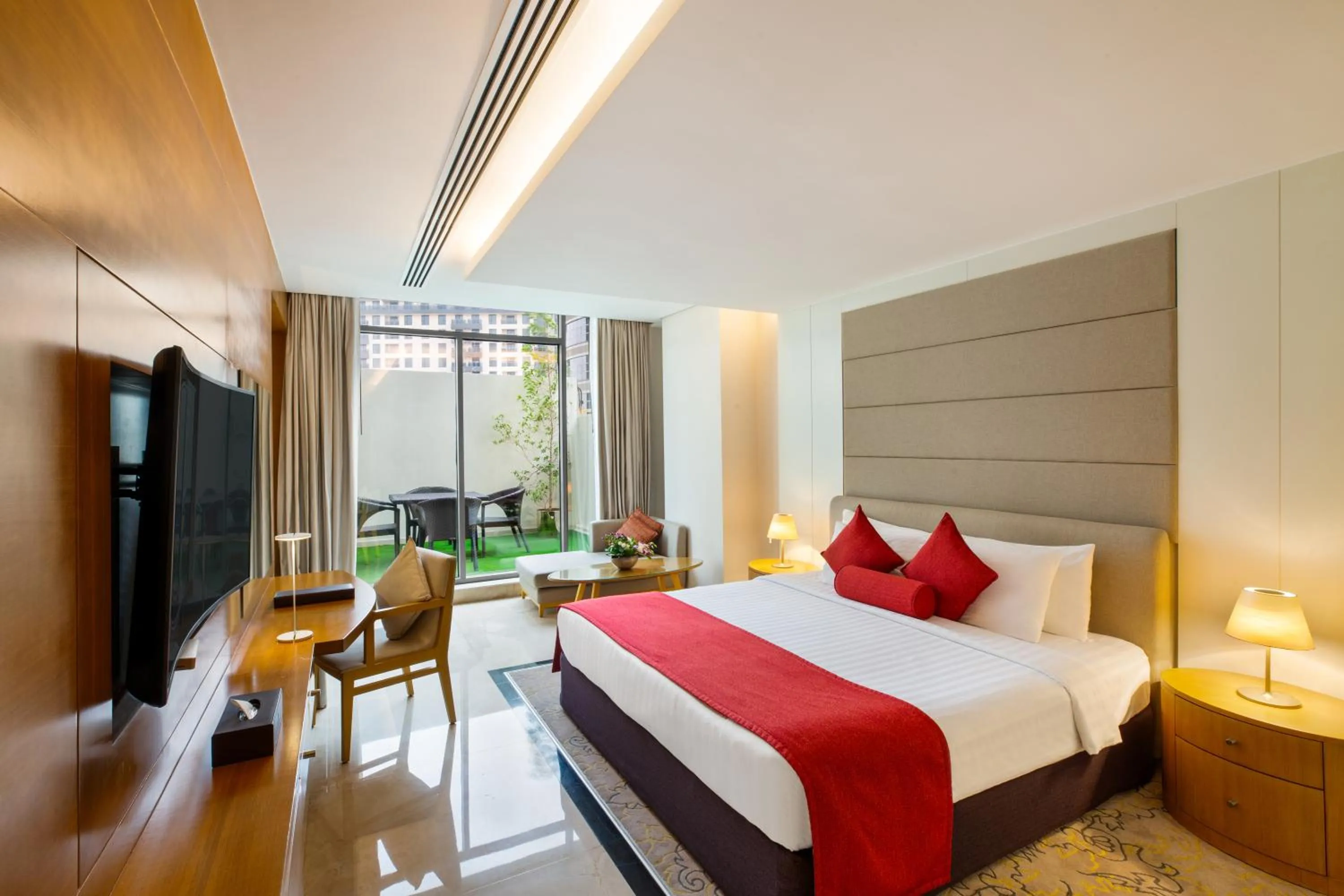 Bedroom, Bed in Royal Continental Hotel