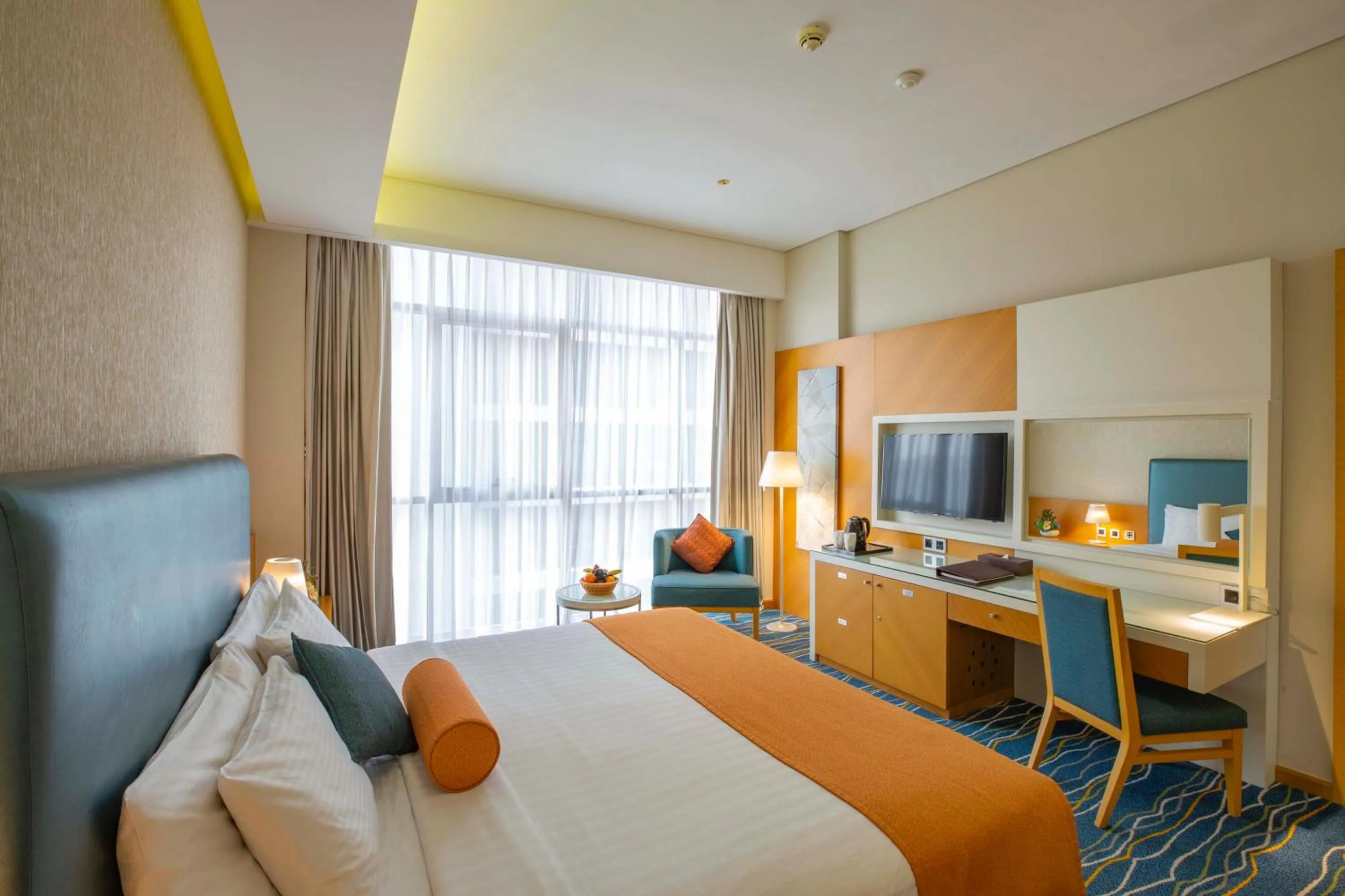 Bedroom, Bed in Royal Continental Hotel