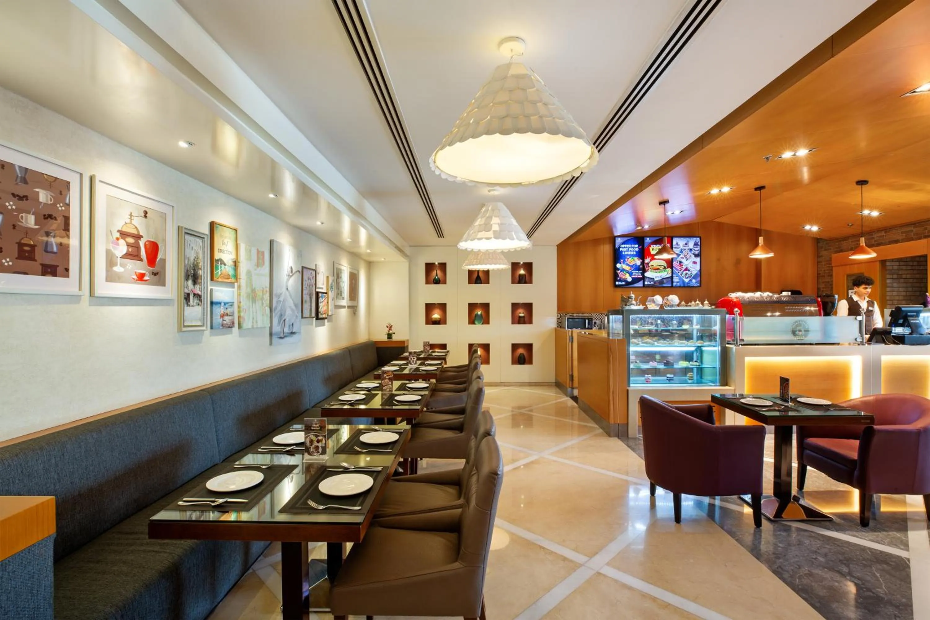 Restaurant/places to eat in Royal Continental Hotel