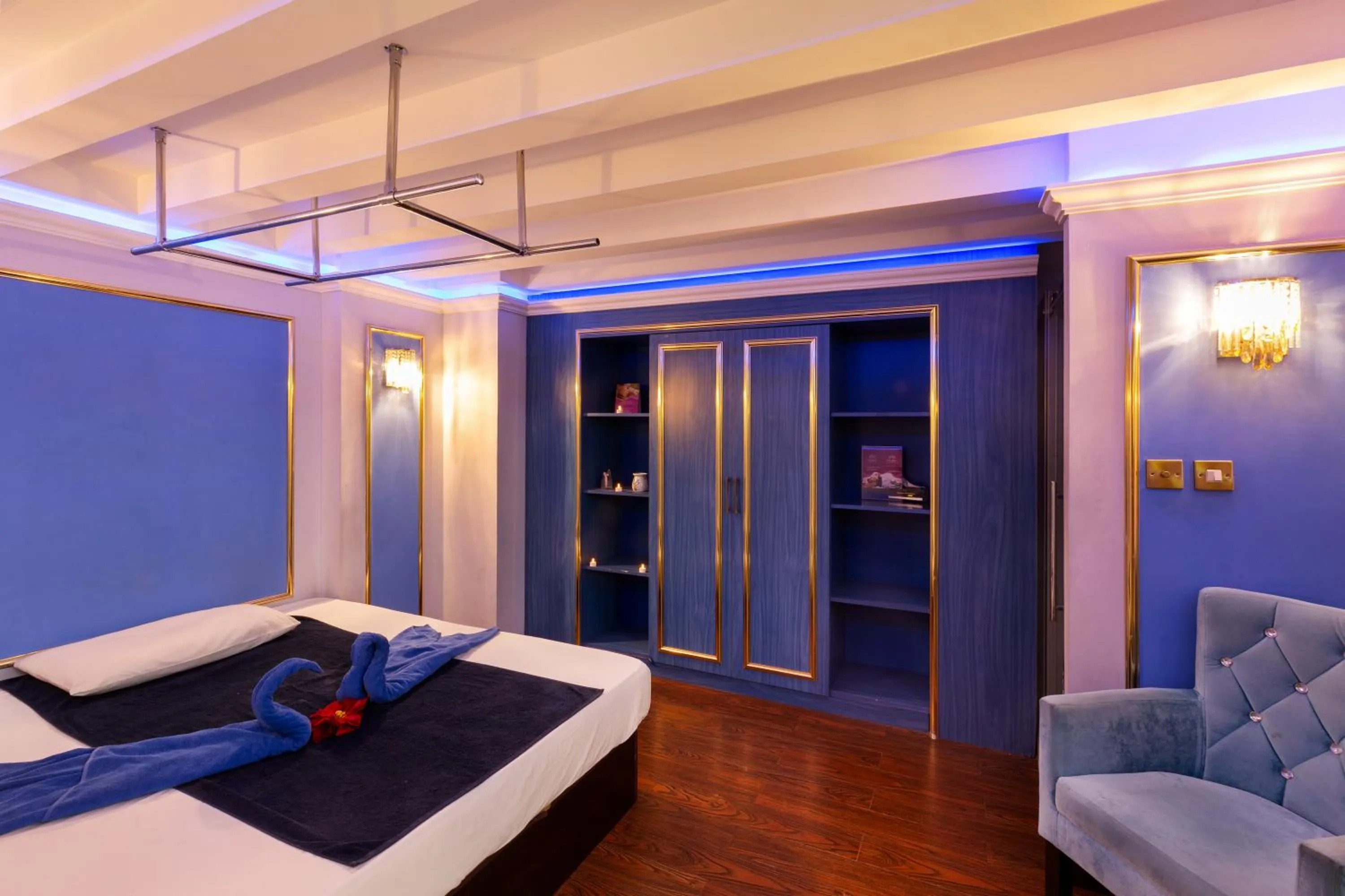 Spa and wellness centre/facilities, Bed in Royal Continental Hotel